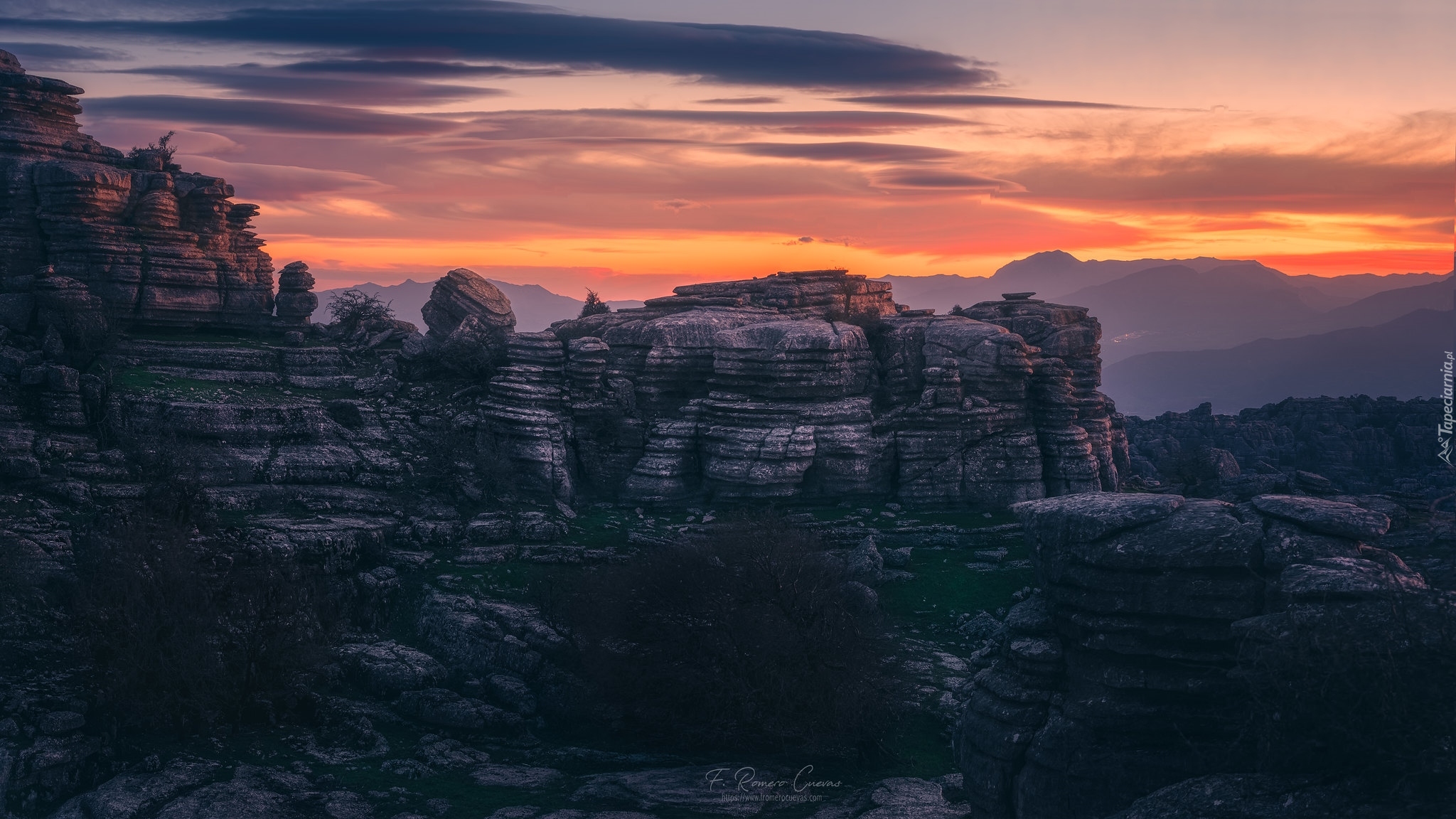 Zachód słońca, Formacja skalna, Góry, Skały, Rezerwat Torcal de Antequera, Prowincja Malaga, Hiszpania