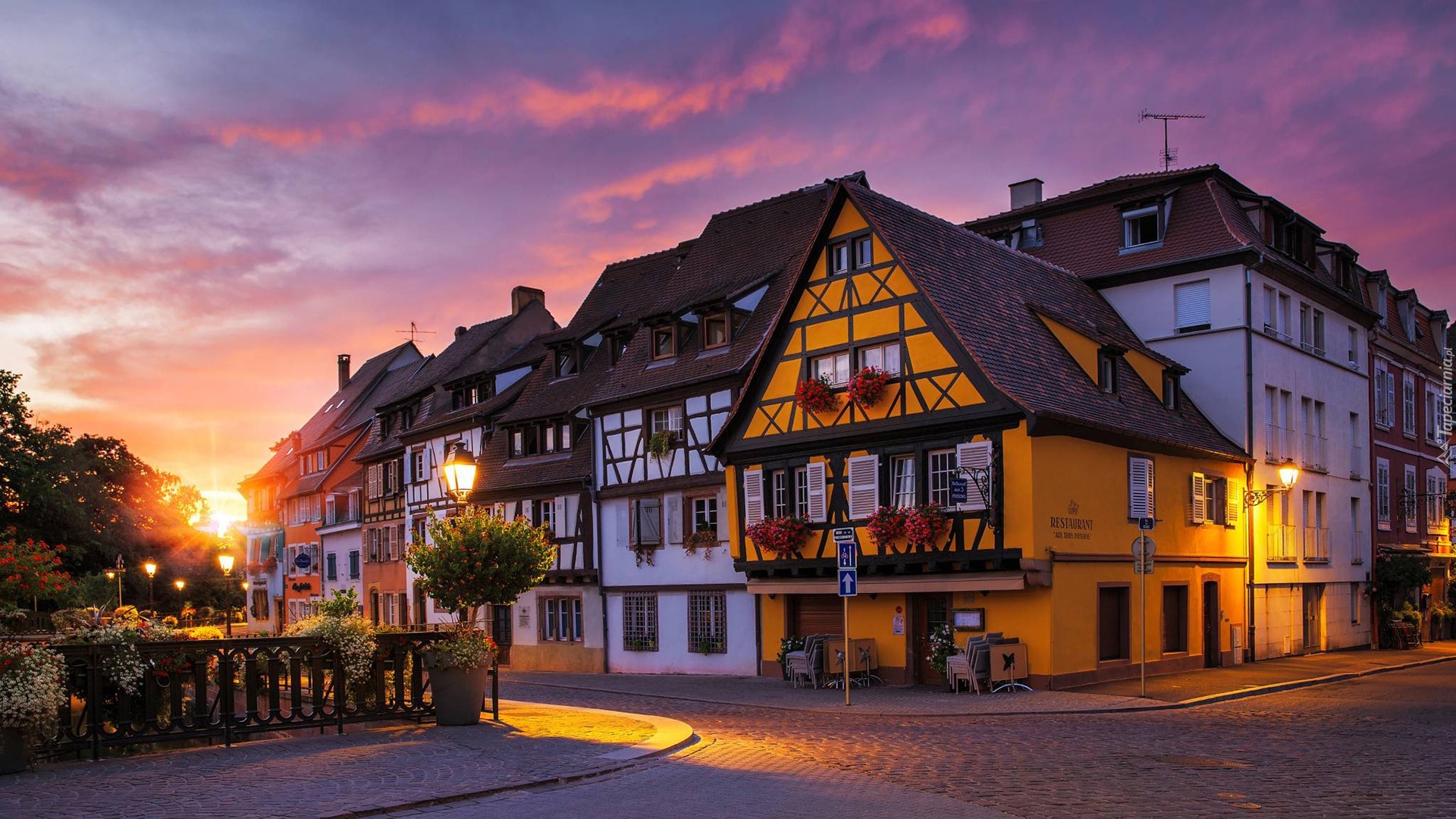 Francja, Miasto Colmar, Ulica, Domy, Latarnie