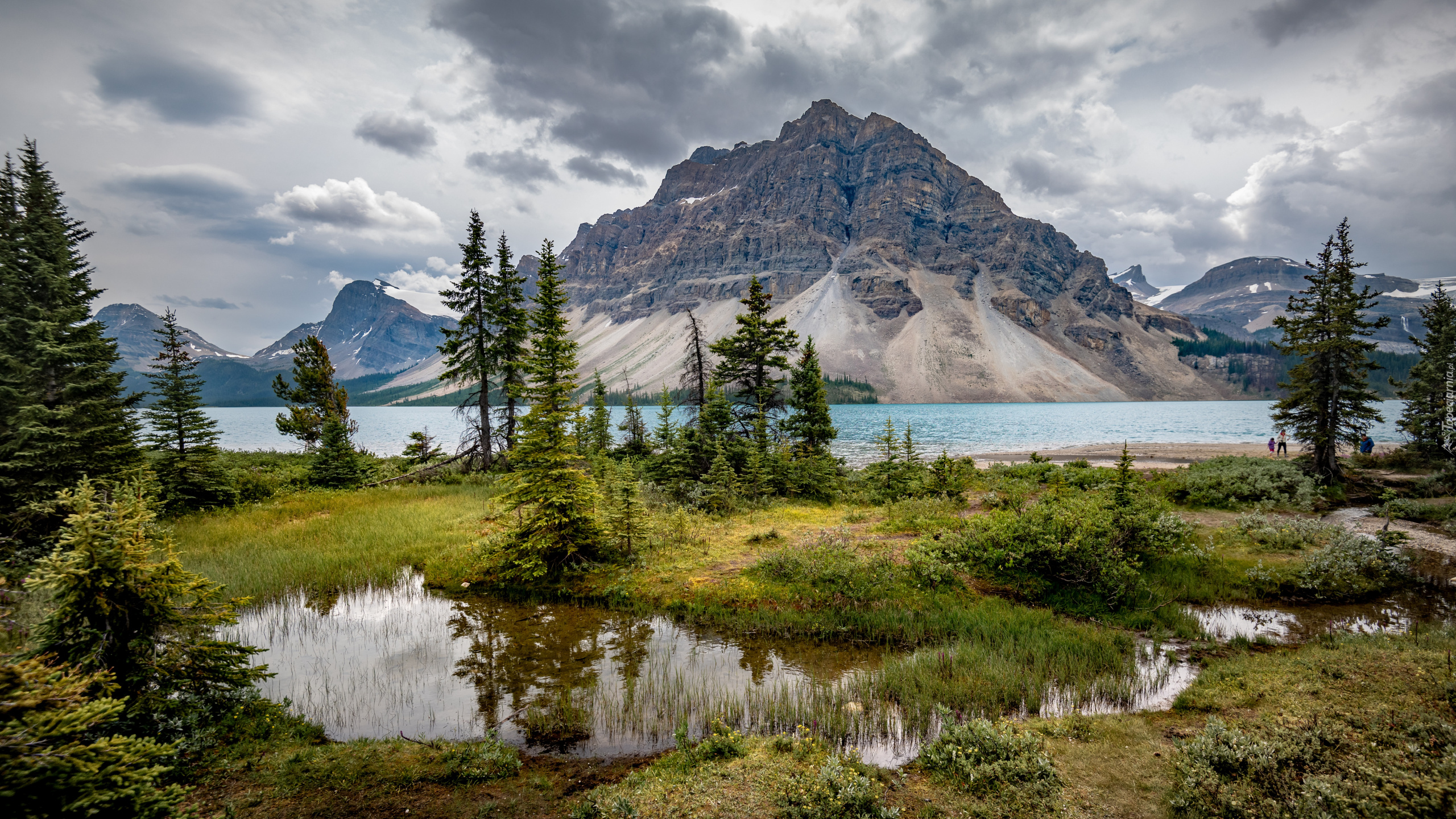 Park Narodowy Banff, Góry, Góra Crowfoot Mountain, Jezioro Bow Lake, Prowincja Alberta, Kanada