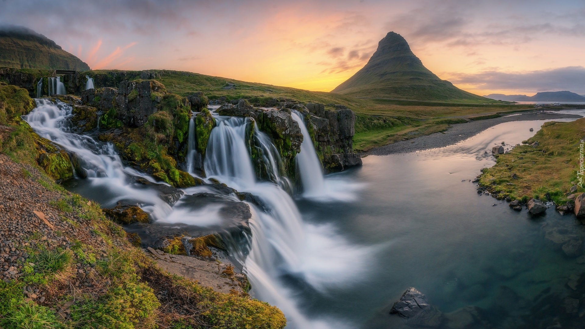 Chmury, Rzeka, Wodospad, Kirkjufellsfoss, Góra Kirkjufell, Islandia