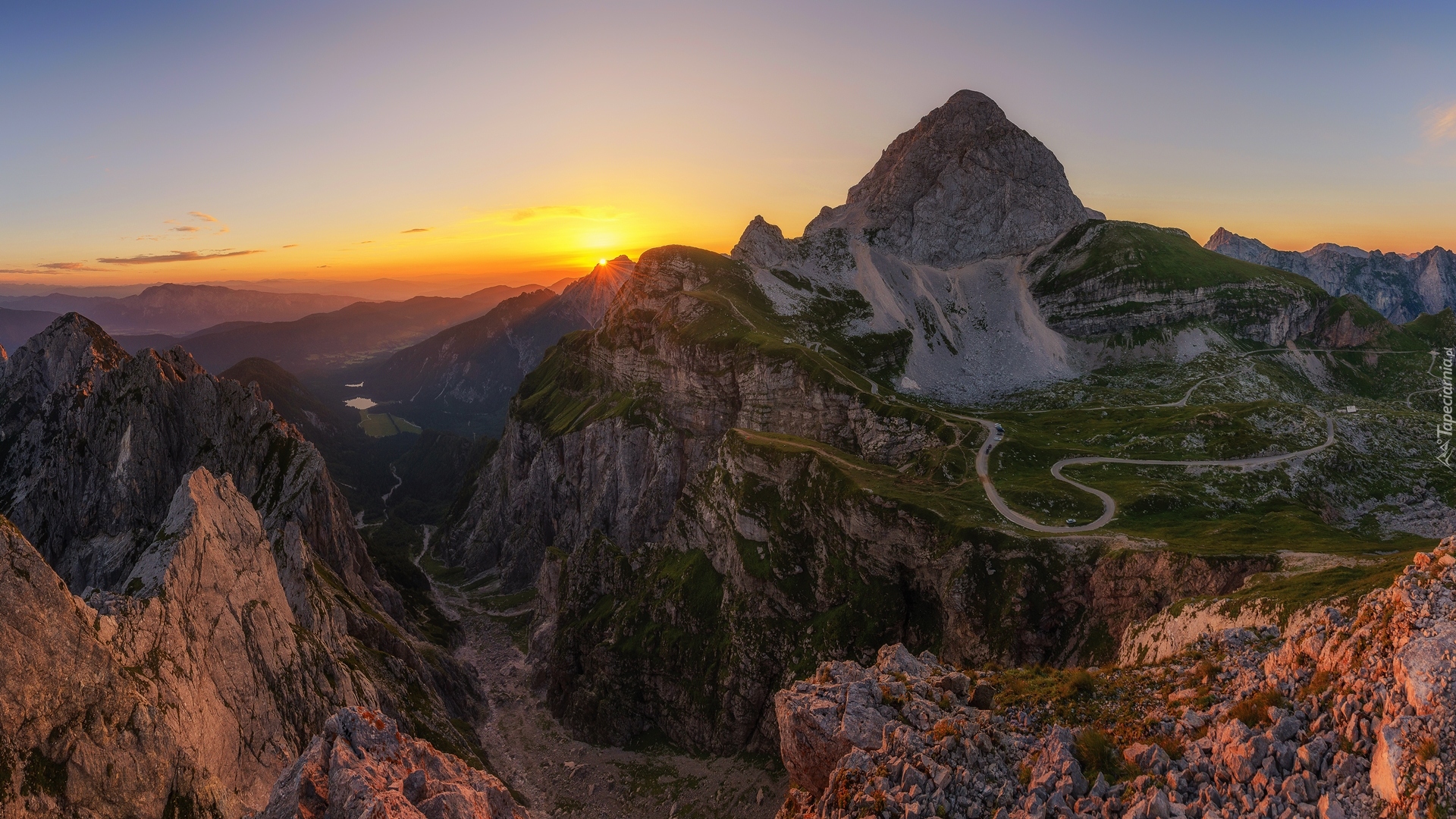 Góry, Góra Mangart, Skały, Droga, Wschód słońca, Alpy Julijskie, Słowenia