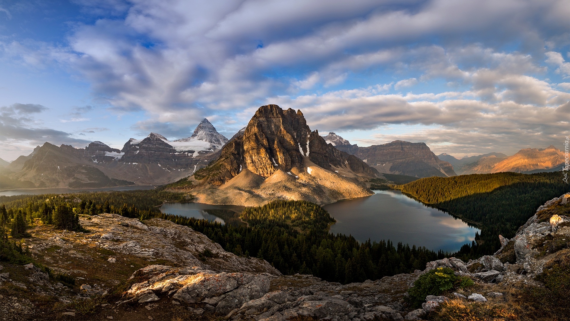 Park Prowincjonalny Mount Assiniboine, Góry, Góra Mount Assiniboine, Jezioro Cerulean, Jezioro Sunburst Lake, Kolumbia Brytyjska, Kanada, Chmury, Poranek