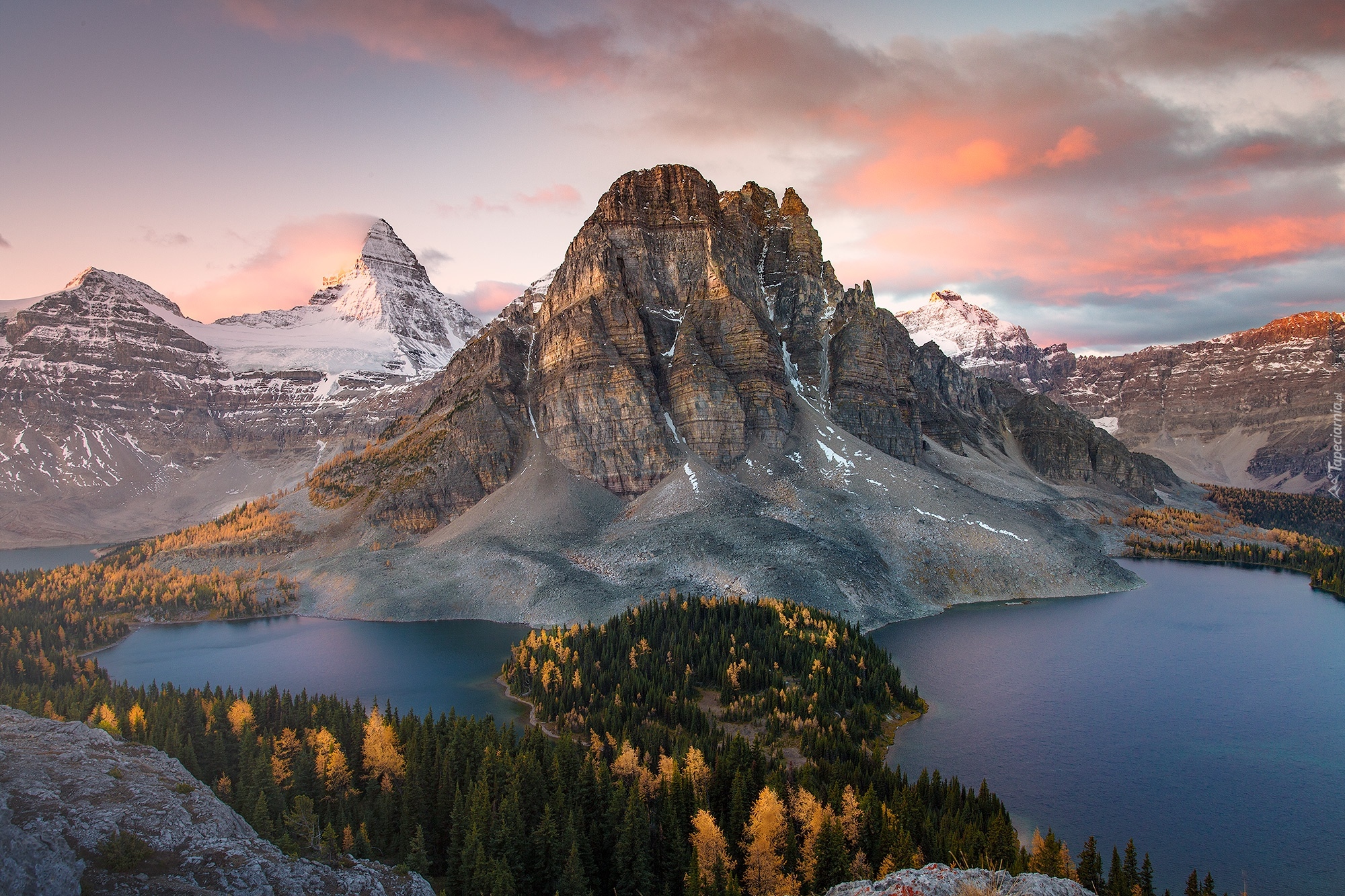 Kanada, Kolumbia Brytyjska, Park Prowincjonalny Mount Assiniboine, Góra Mount Assiniboine, Jezioro Cerulean, Jezioro Sunburst Lake, Jeziora, Góry, Jesień, Wschód słońca, Chmury