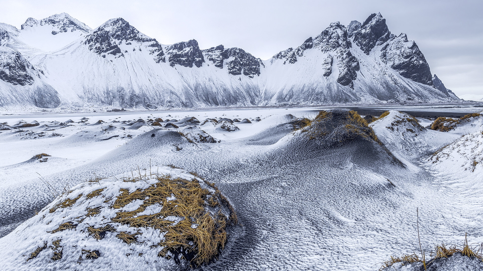 Islandia, Hofn, Góry, Góra Vestrahorn, Ośnieżone, Szczyty, Plaża Stokksnes, Zima