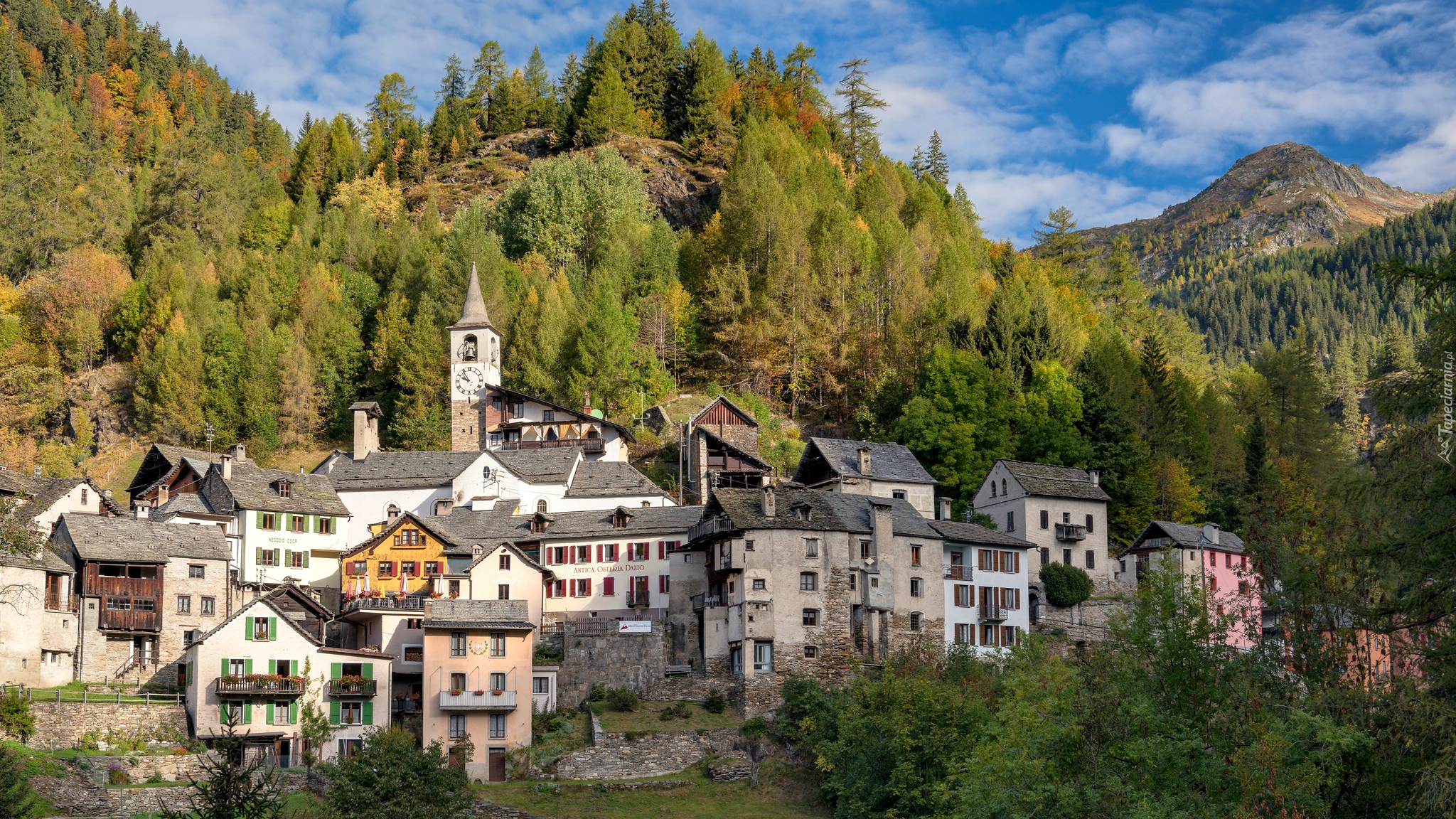 Szwajcaria, Kanton Ticino, Doliny Maggia, Jesień, Wioska Fusio, Val Lavizzara, Góra, Alpy, Lugano, Domy, Wieża, Kościół, Drzewa, Las