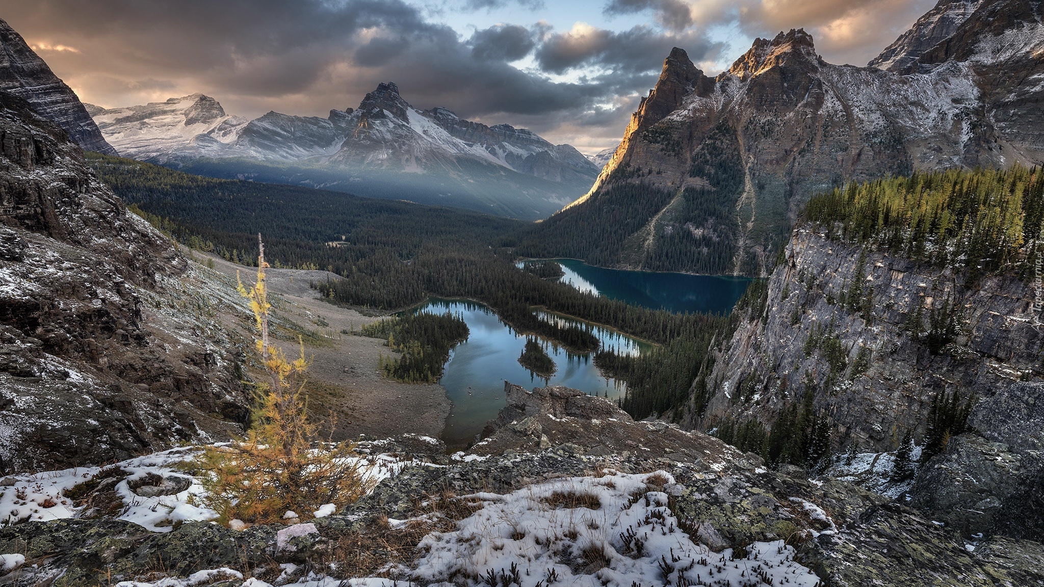 Góry, Park Narodowy Yoho, Drzewa, Jeziora, Mary Lake, Lake OHara, Chmury, Kolumbia Brytyjska, Kanada