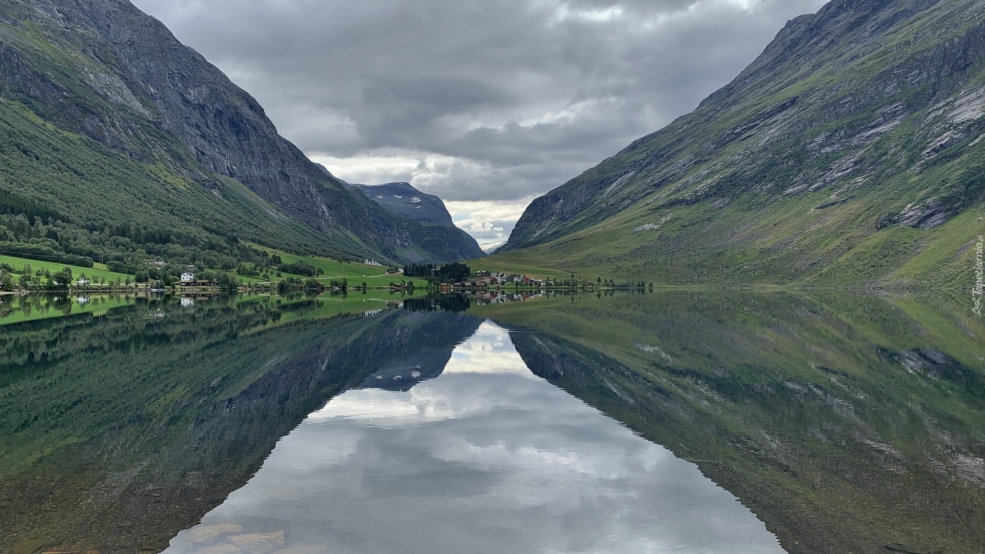 Góry, Jezioro Eidsvatnet, Domy, Odbicie, Trondelag, Norwegia