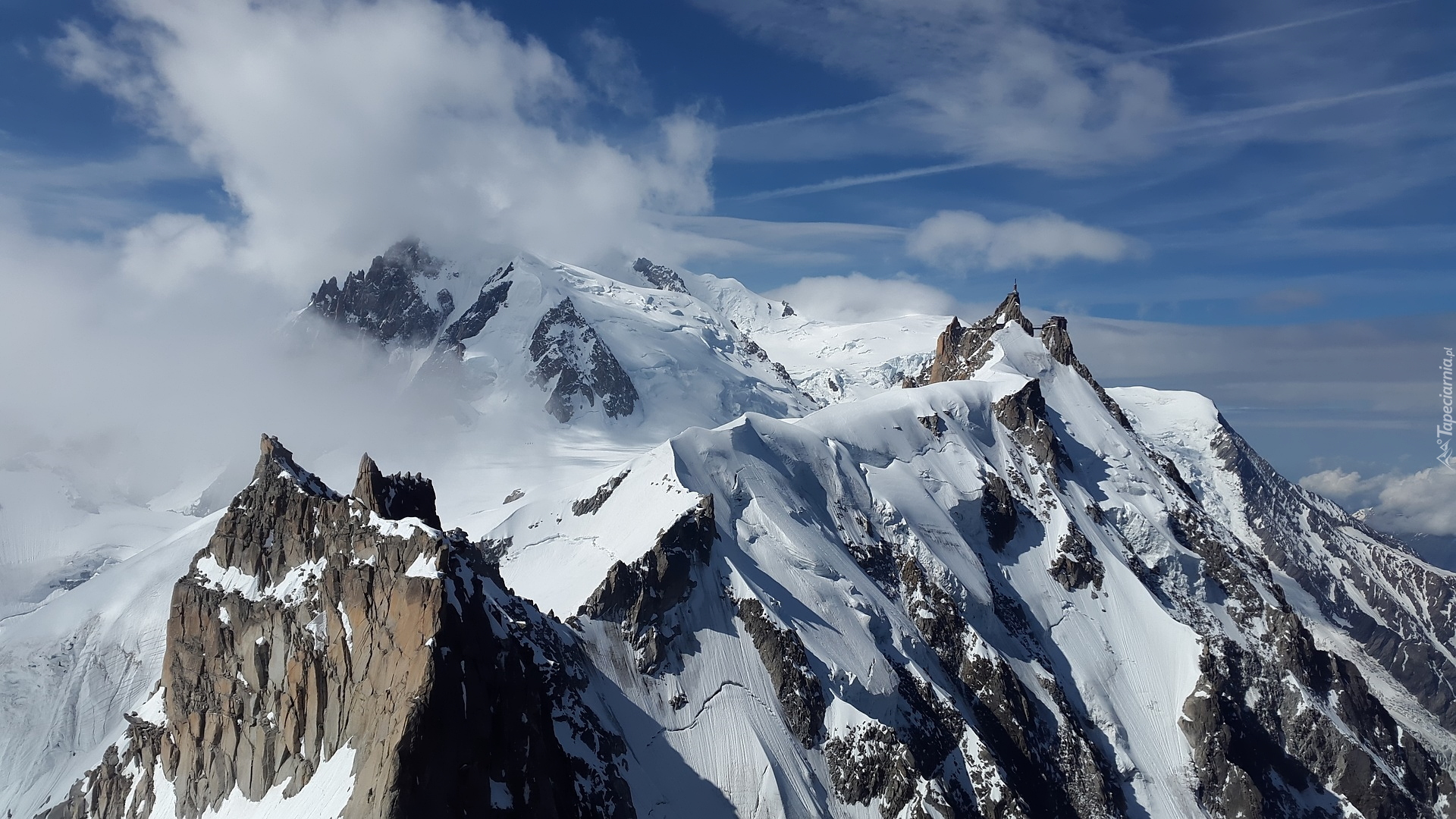 Zima, Góry, Aiquilles de Chamonix, Mont Blanc, Szczyt Aiguille du Midi, Śnieg, Chmury, Francja