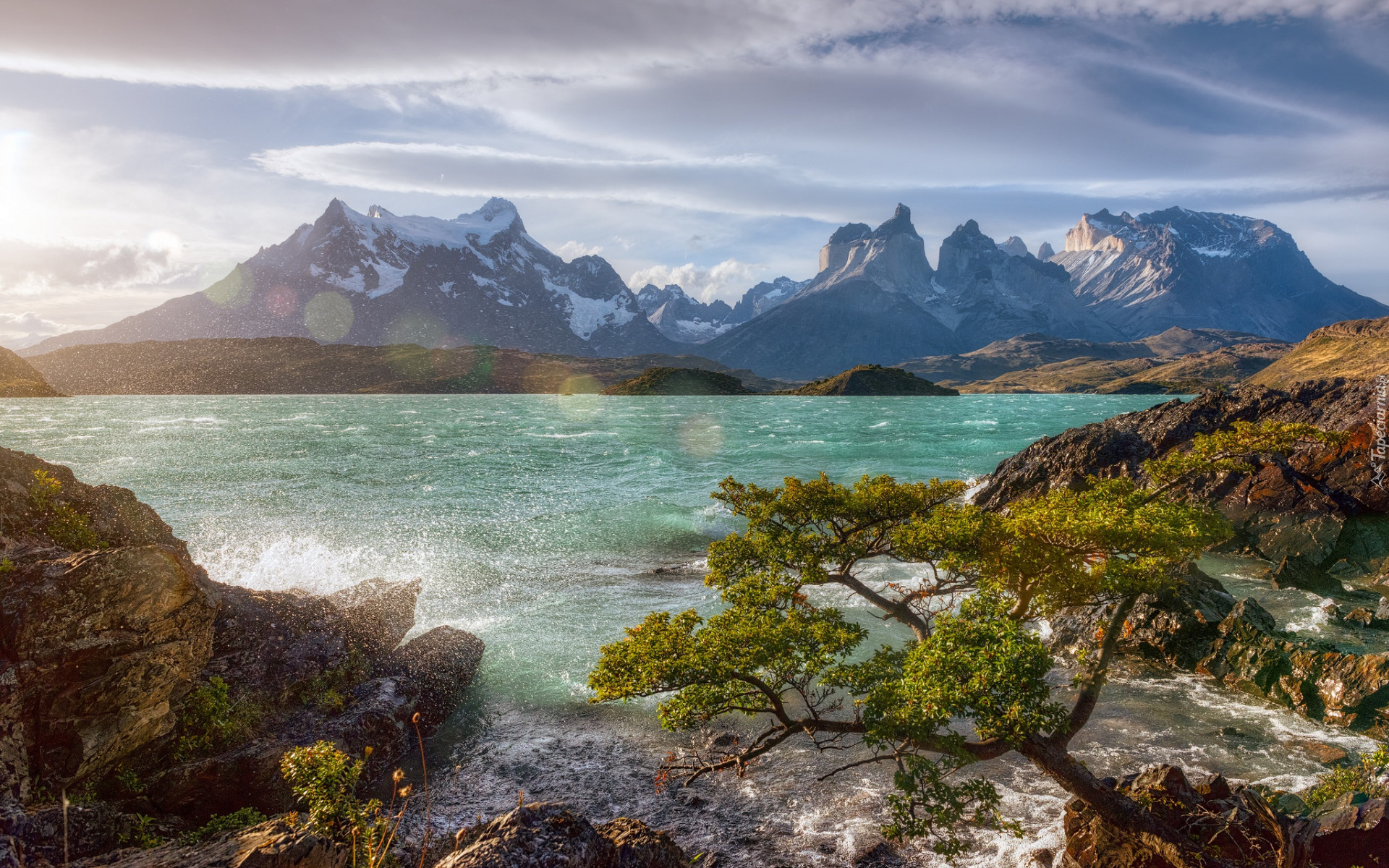Niebo, Chmury, Góry, Cordillera del Paine, Jezioro, Lake Pehoe, Drzewo, Park Narodowy Torres del Paine, Patagonia, Chile