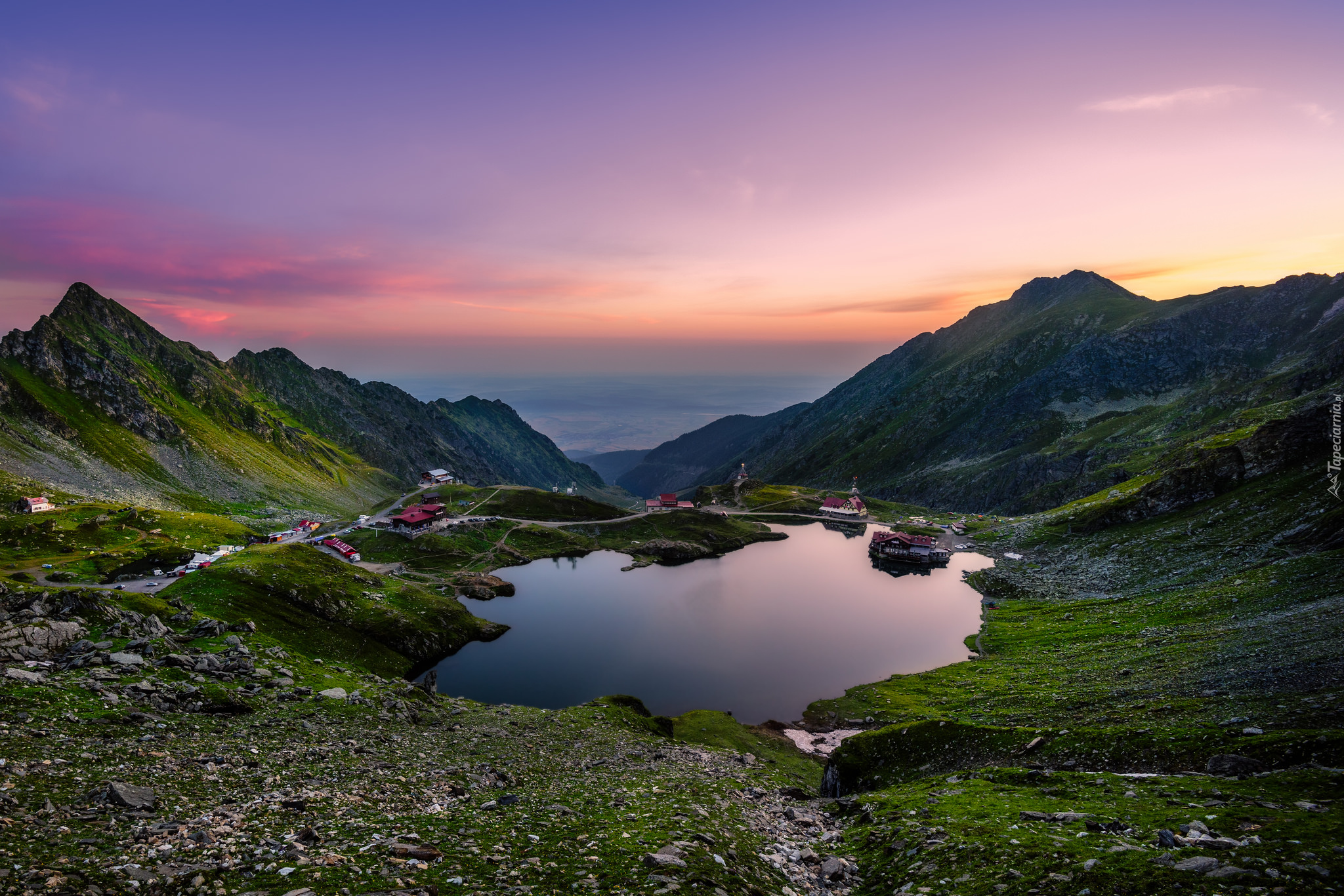 Rumunia, Góry Fogaraskie, Jezioro Balea Lake, Kamienie, Drogi, Domy, Zachód słońca