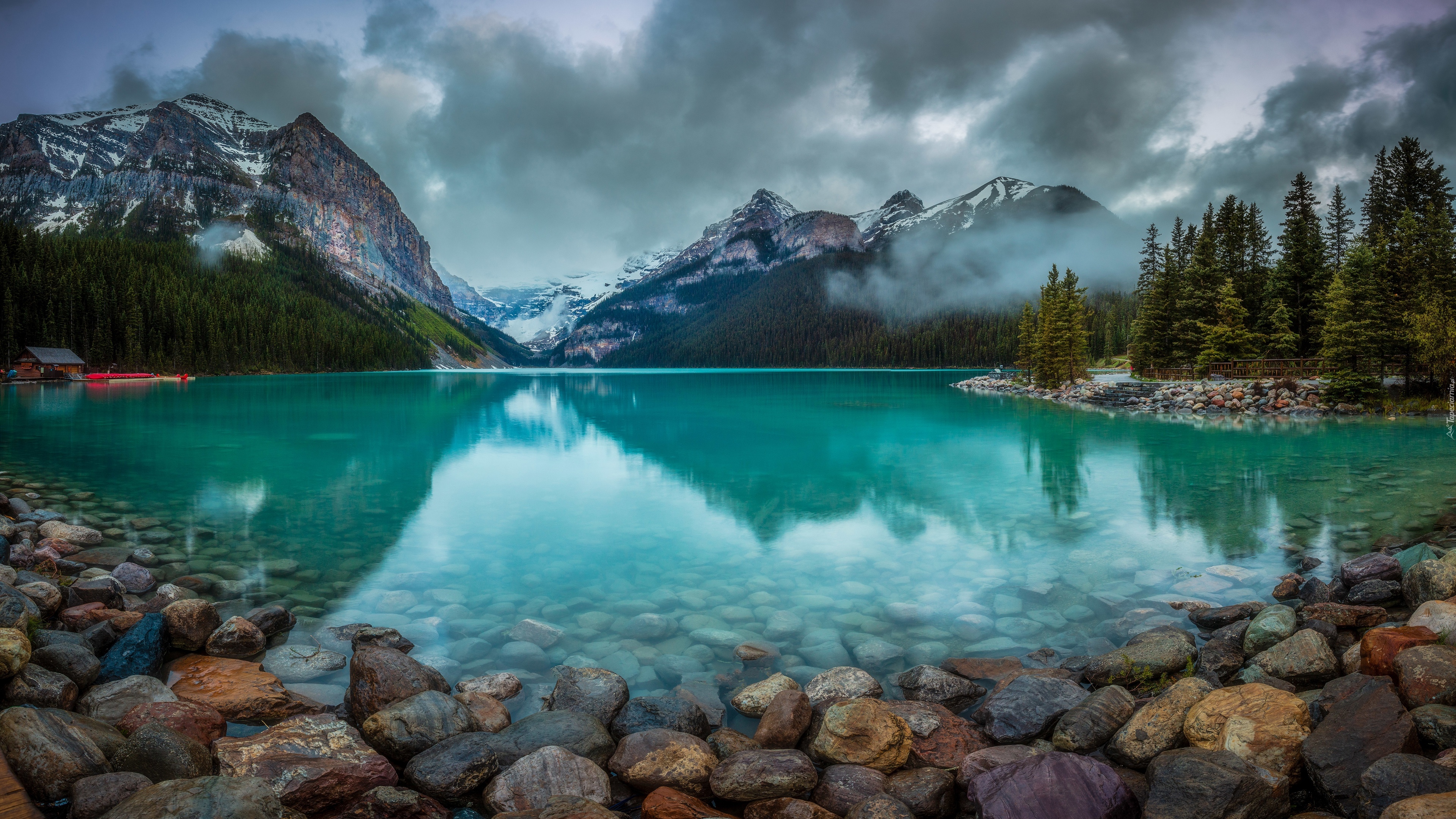 Góry, Kamienie, Jezioro, Lake Louise, Drzewa, Dom, Park Narodowy Banff, Alberta, Kanada