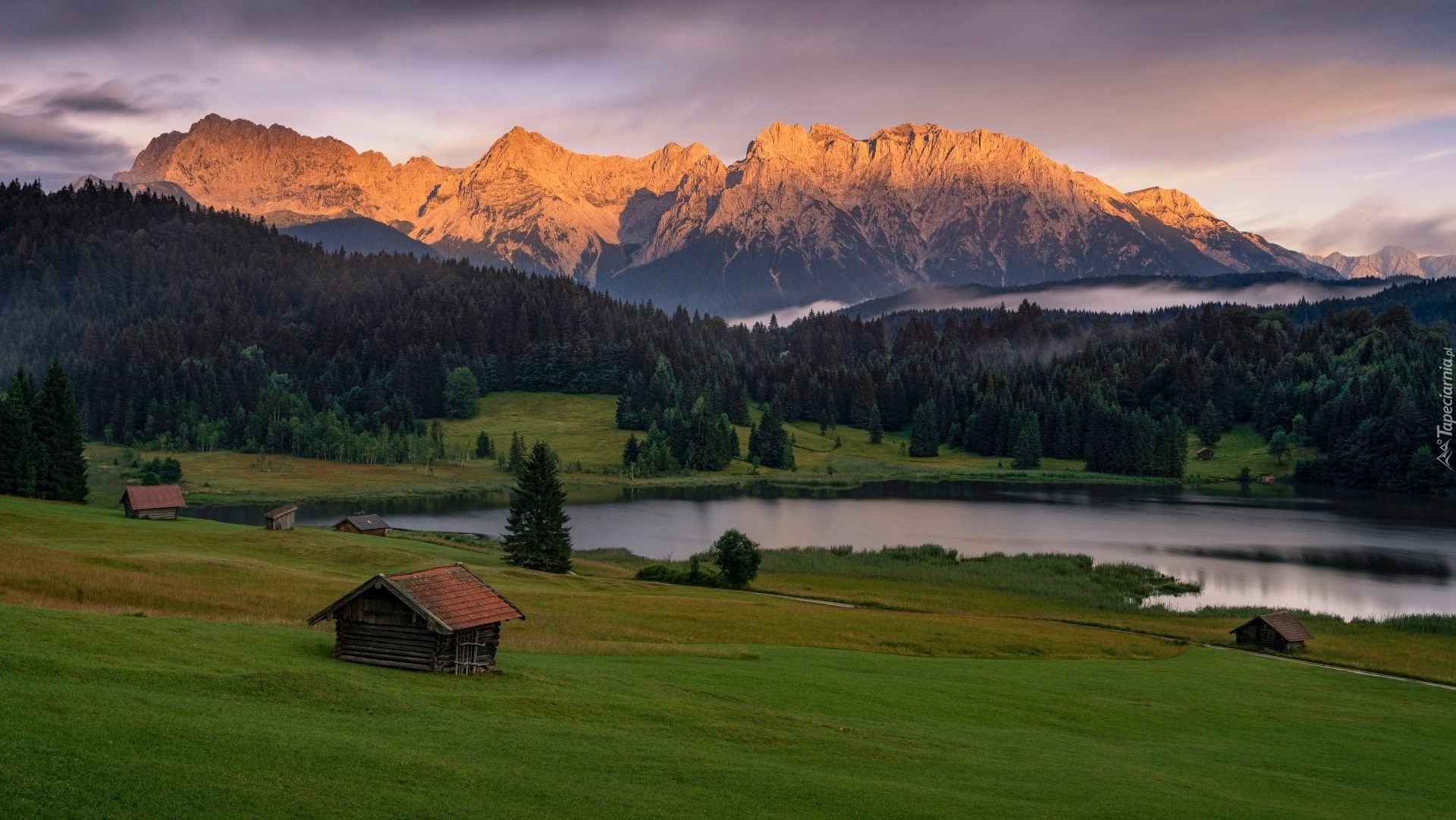 Góry Karwendel, Jezioro Geroldsee, Lasy, Drzewa, Domy, Chmury, Miejscowość Krun, Bawaria, Niemcy
