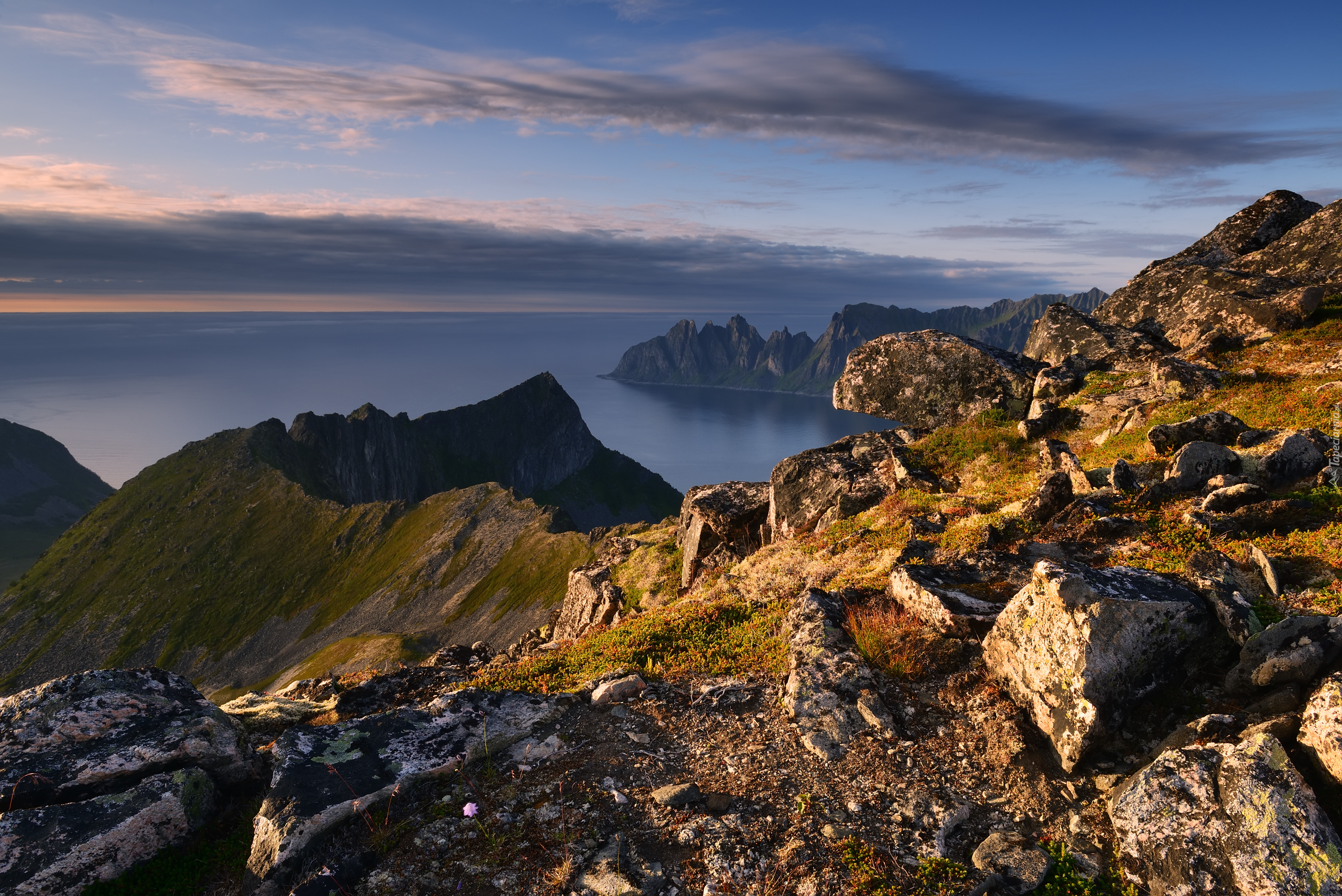 Wyspa Senja, Norwegia, Morze, Skały, Góra Husfjellet, Zachód słońca