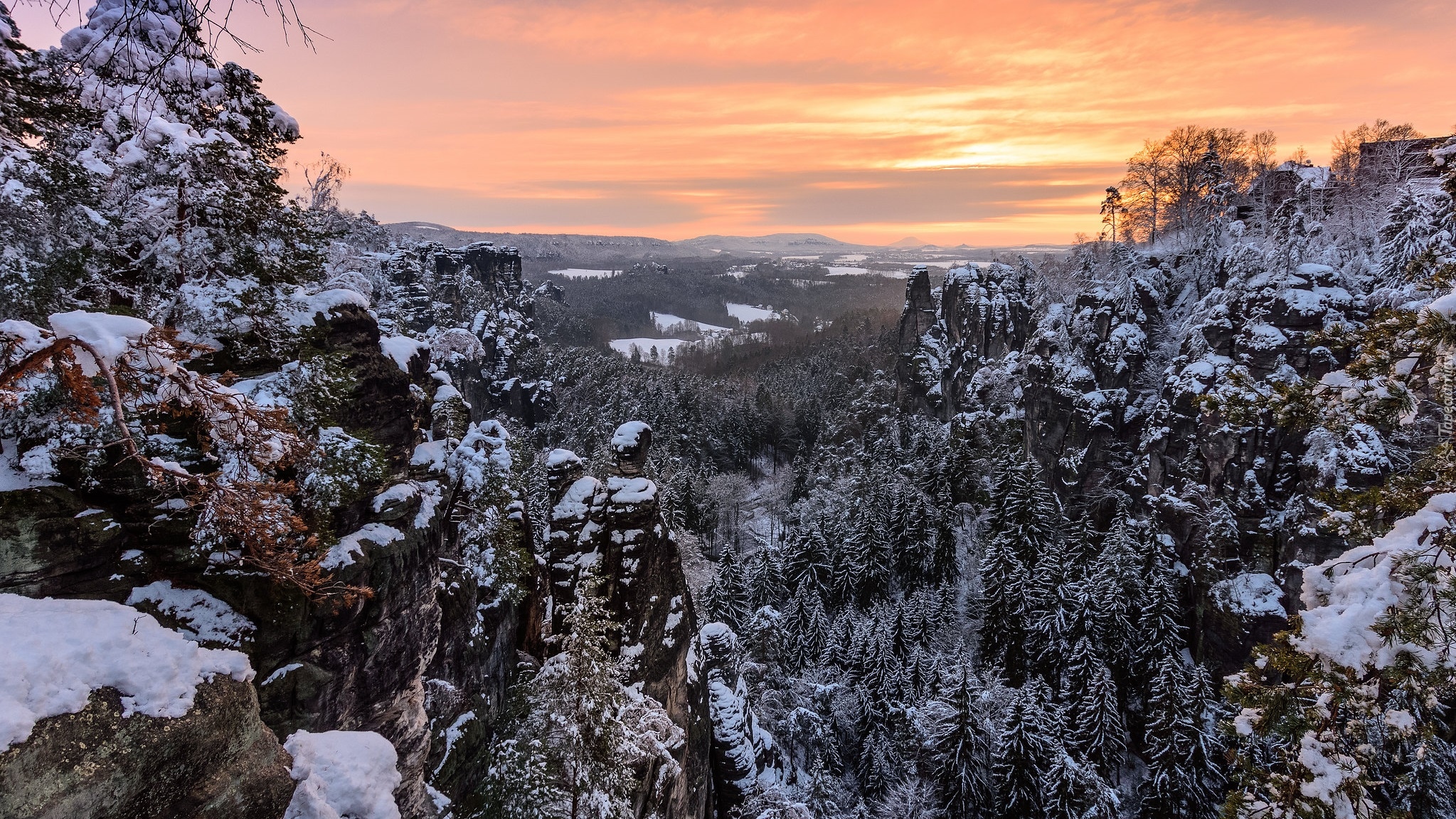 Zima, Skały, Góry Połabskie, Drzewa, Zachód słońca, Park Narodowy Saskiej Szwajcarii, Niemcy