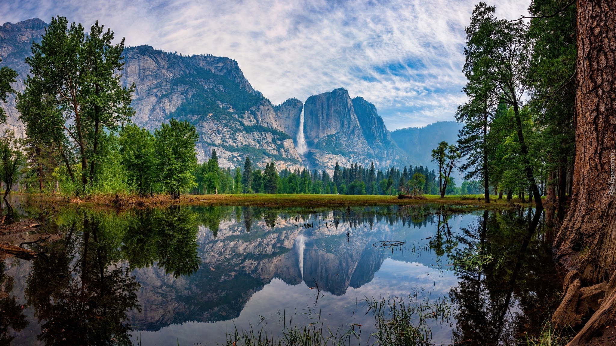 Stany Zjednoczone, Kalifornia, Park Narodowy Yosemite, Góry, Wodospad, Rzeka, Drzewa, Odbicie