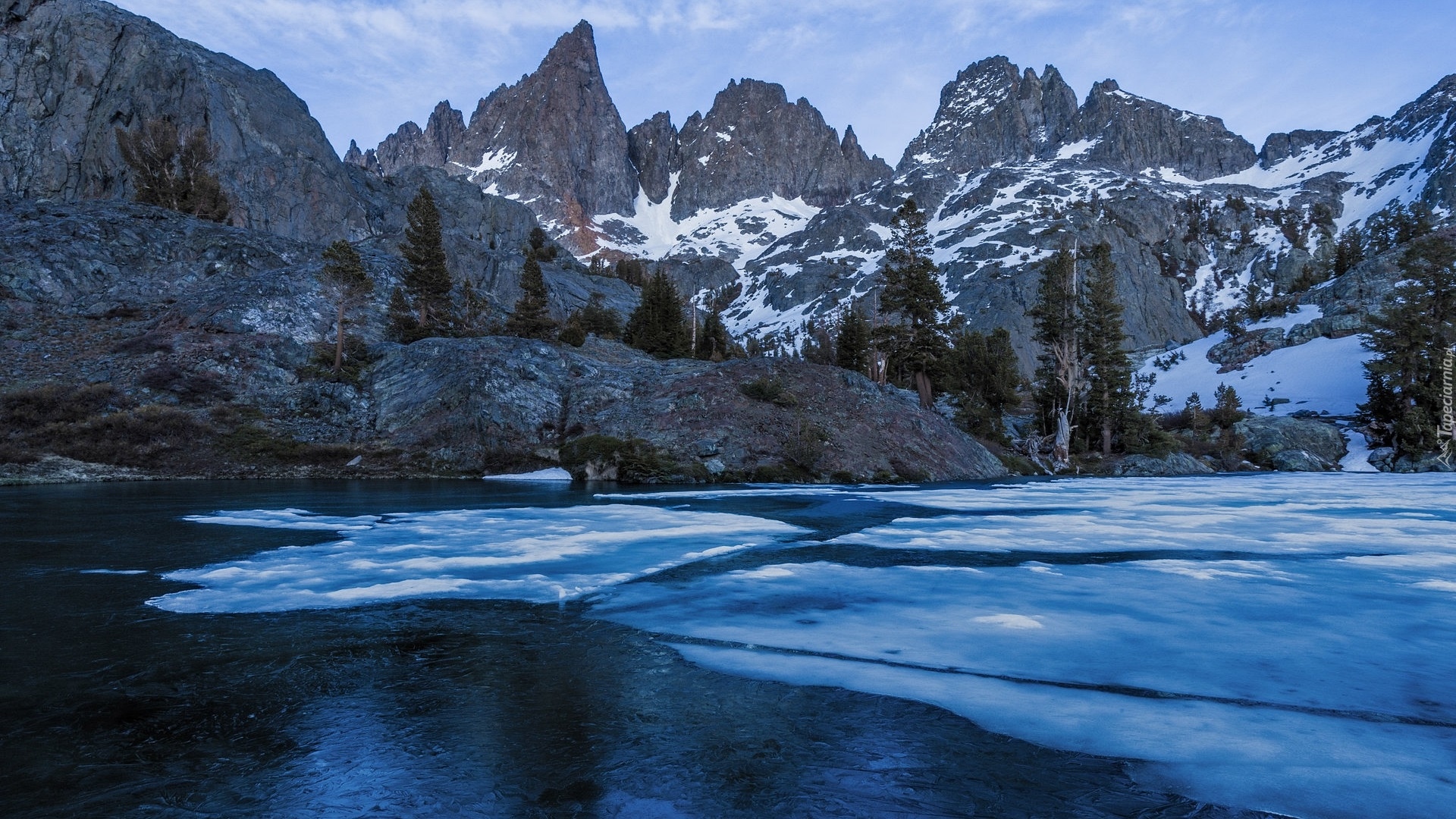 Góry, Pasmo górskie, Sierra Nevada, Zima, Jezioro, Minaret Lake, Kalifornia, Stany Zjednoczone