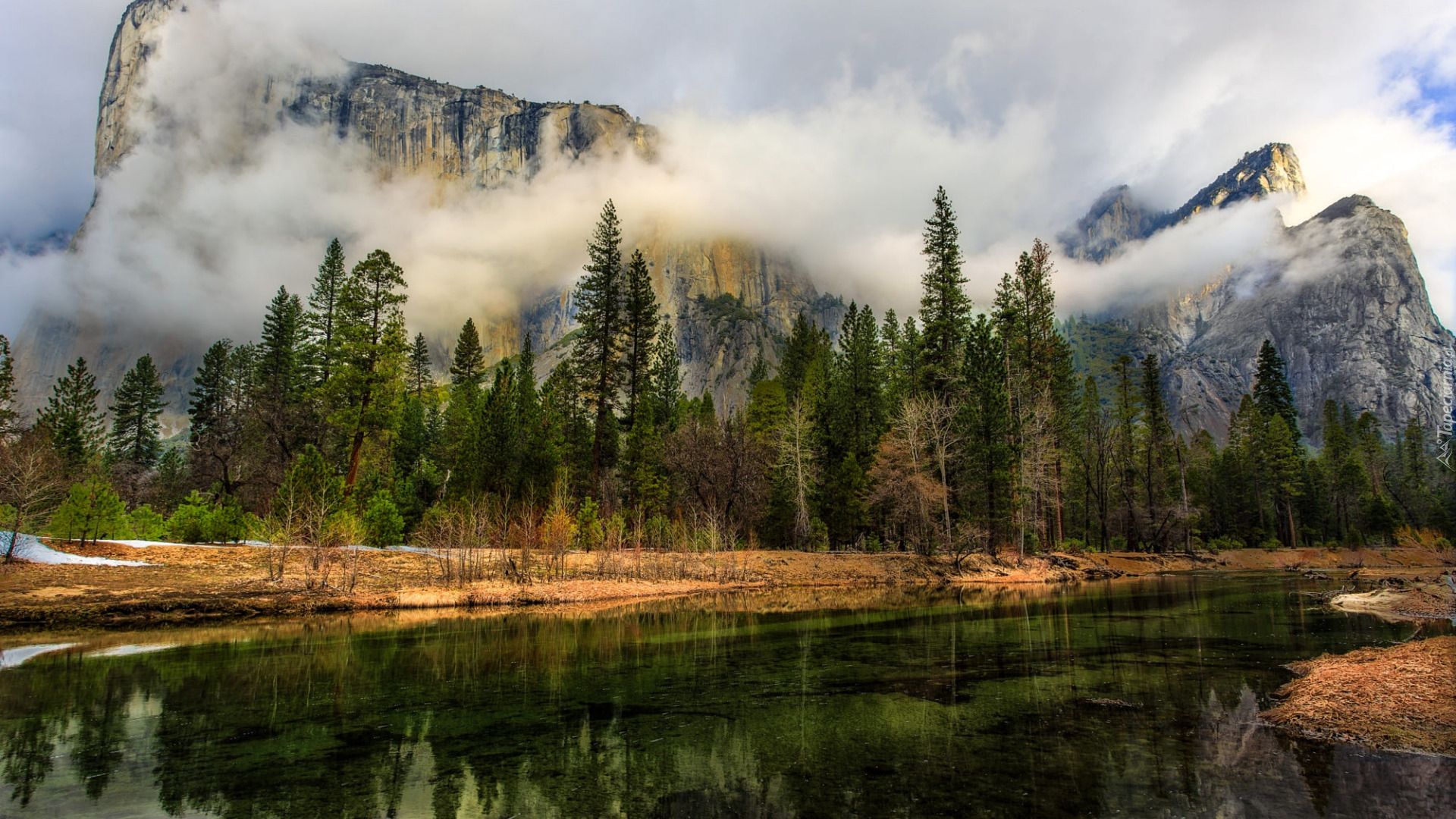 Chmury, Drzewa, Góry, Rzeka, Park Narodowy Yosemite, Kalifornia, Stany Zjednoczone