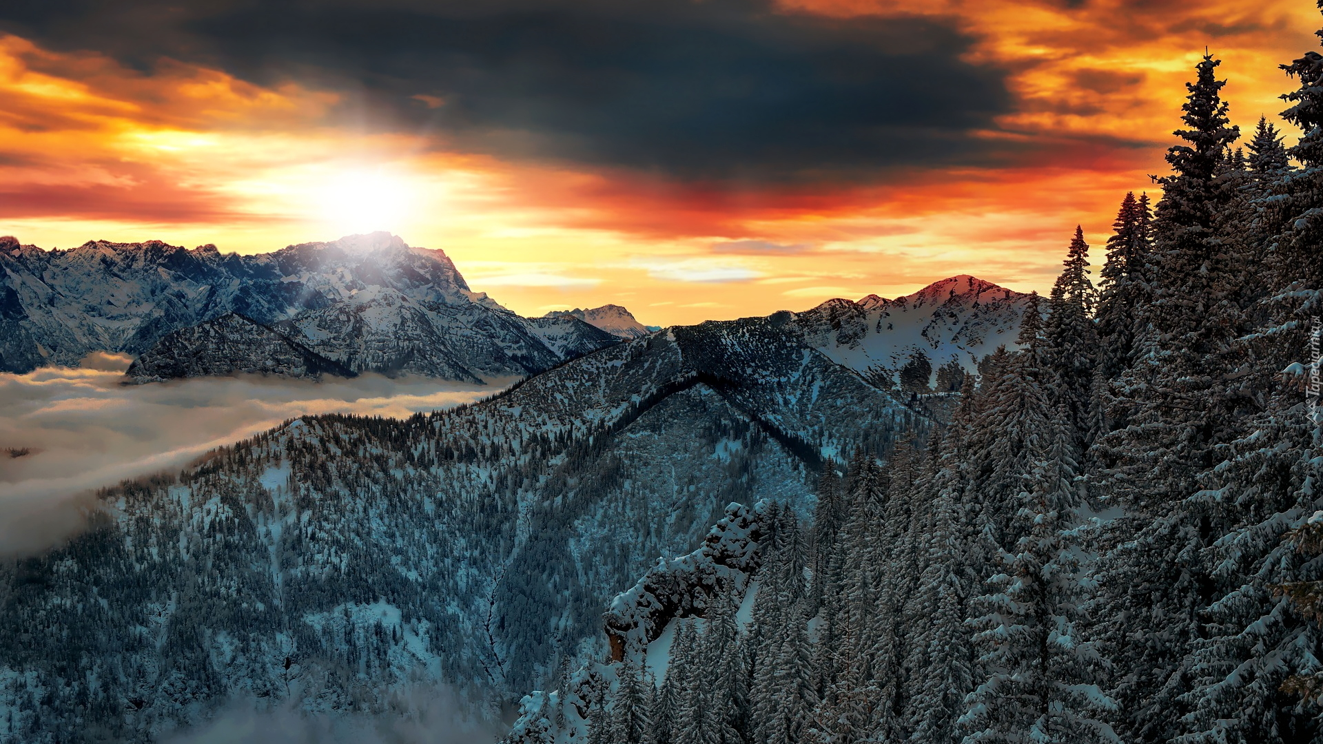 Góry, Alpy, Pasmo Wettersteingebirge, Drzewa, Śnieg, Mgła, Zachód słońca, Bawaria, Niemcy