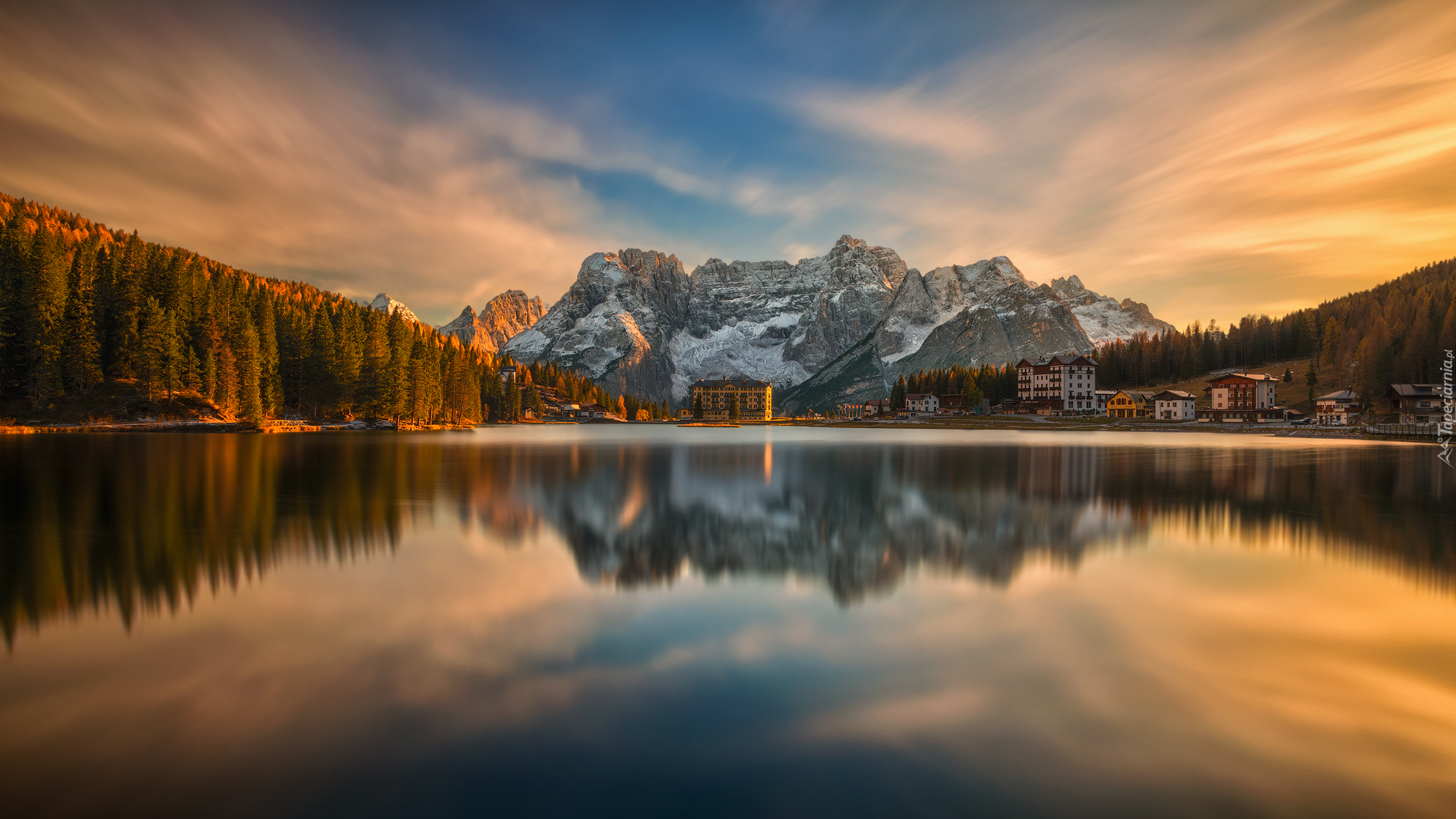 Dolomity, Jezioro Misurina, Grand Hotel Misurina, Domy, Cortina dAmpezzo, Region Cadore, Włochy