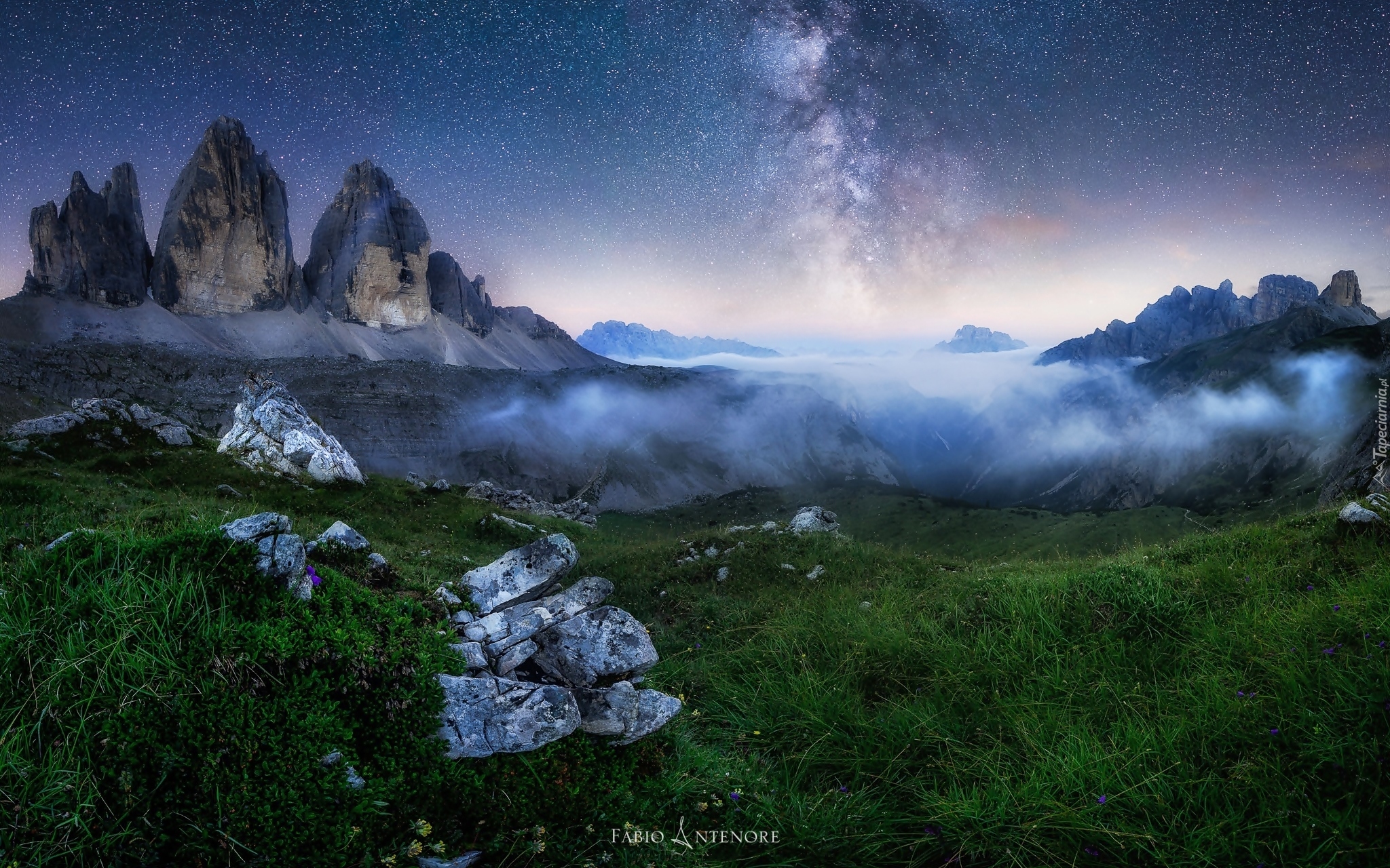 Włochy, Góry Dolomity, Tre Cime di Lavaredo, Mgła, Kamienie, Trawa, Mleczna droga