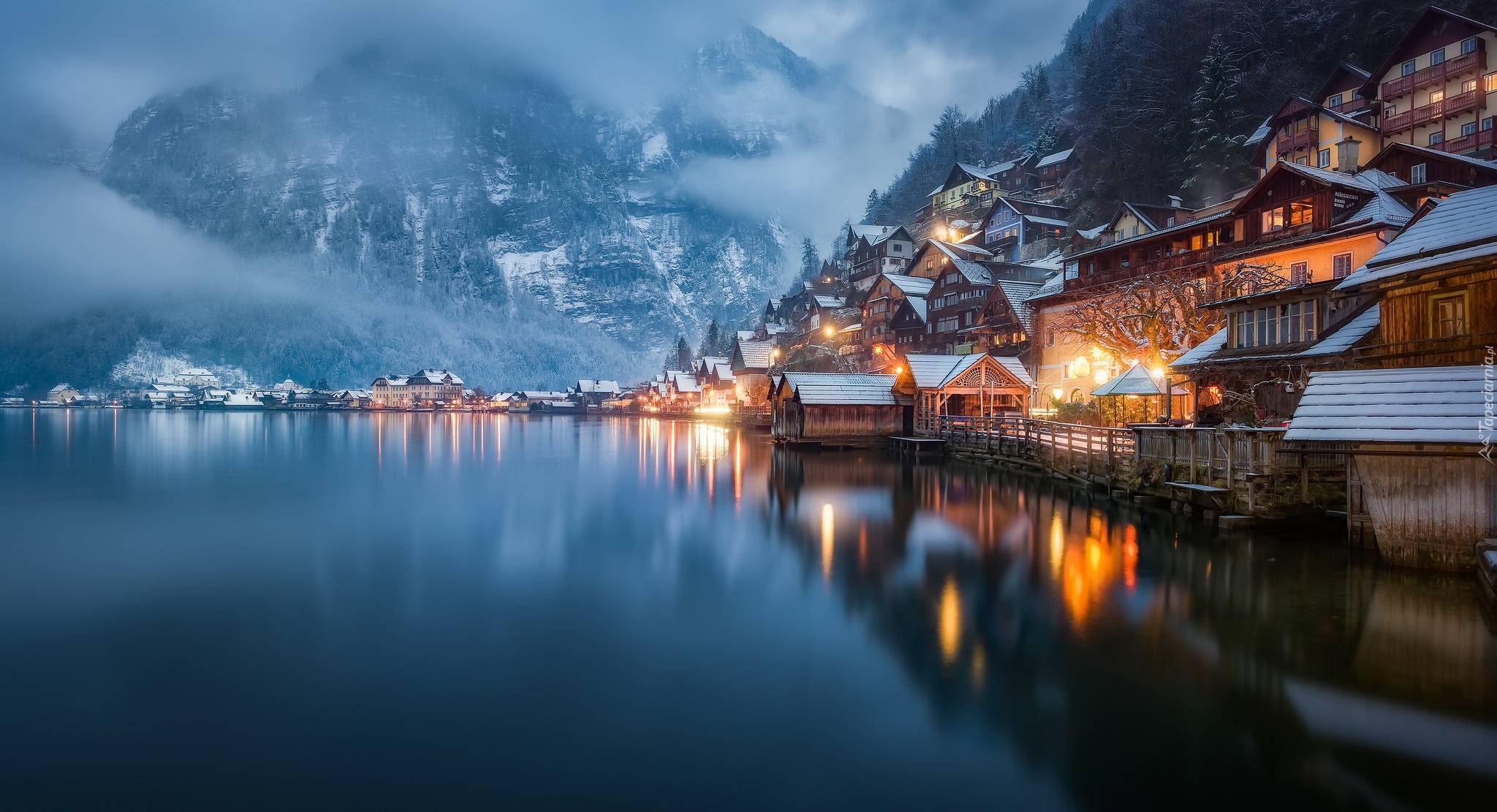  Austria, Hallstatt, Domy, Góry, Jezioro Hallstattersee, Mgła