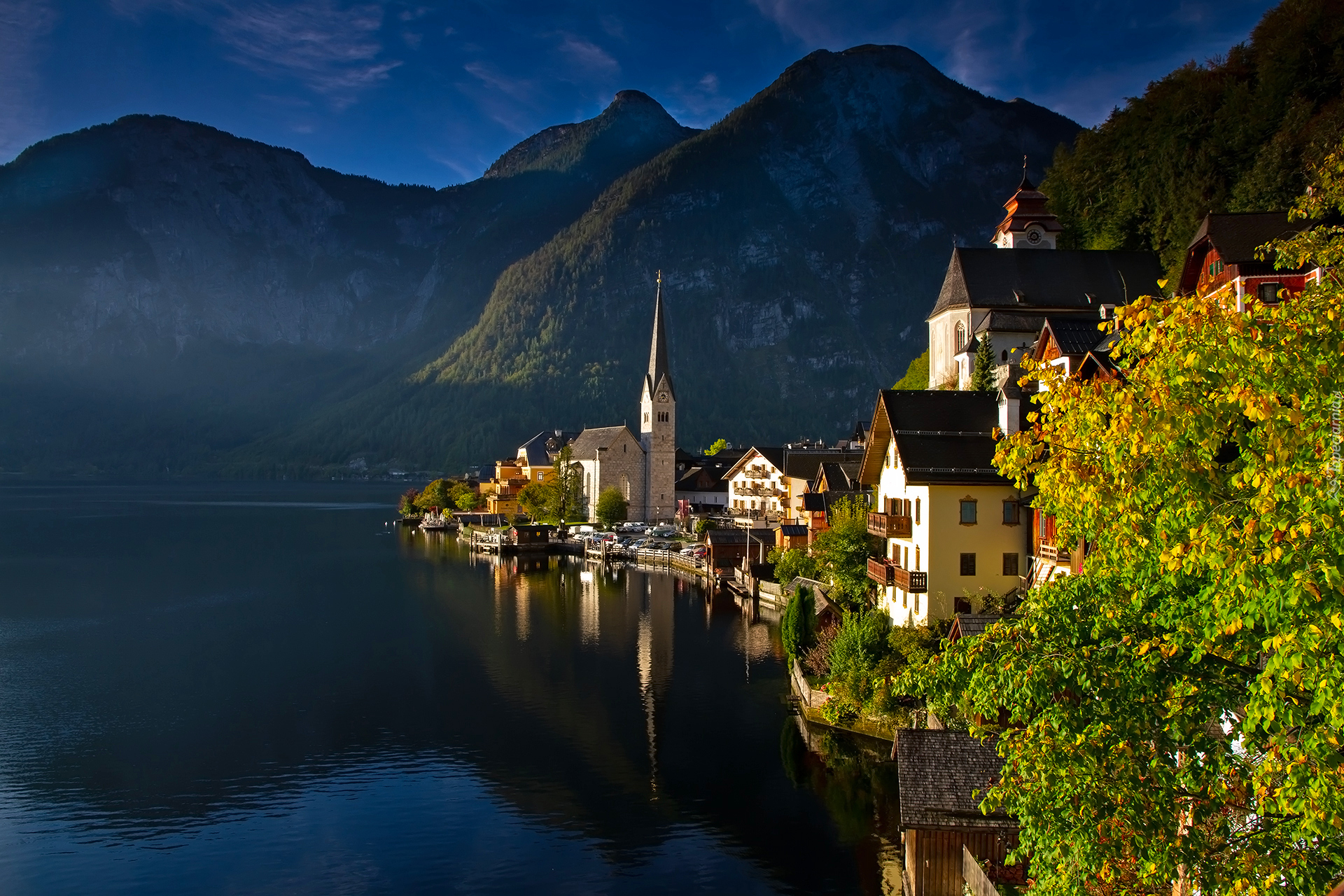 Austria, Hallstatt, Góry, Jezioro Hallstattersee, Domy, Kościół, Noc, Drzewa, Poranek