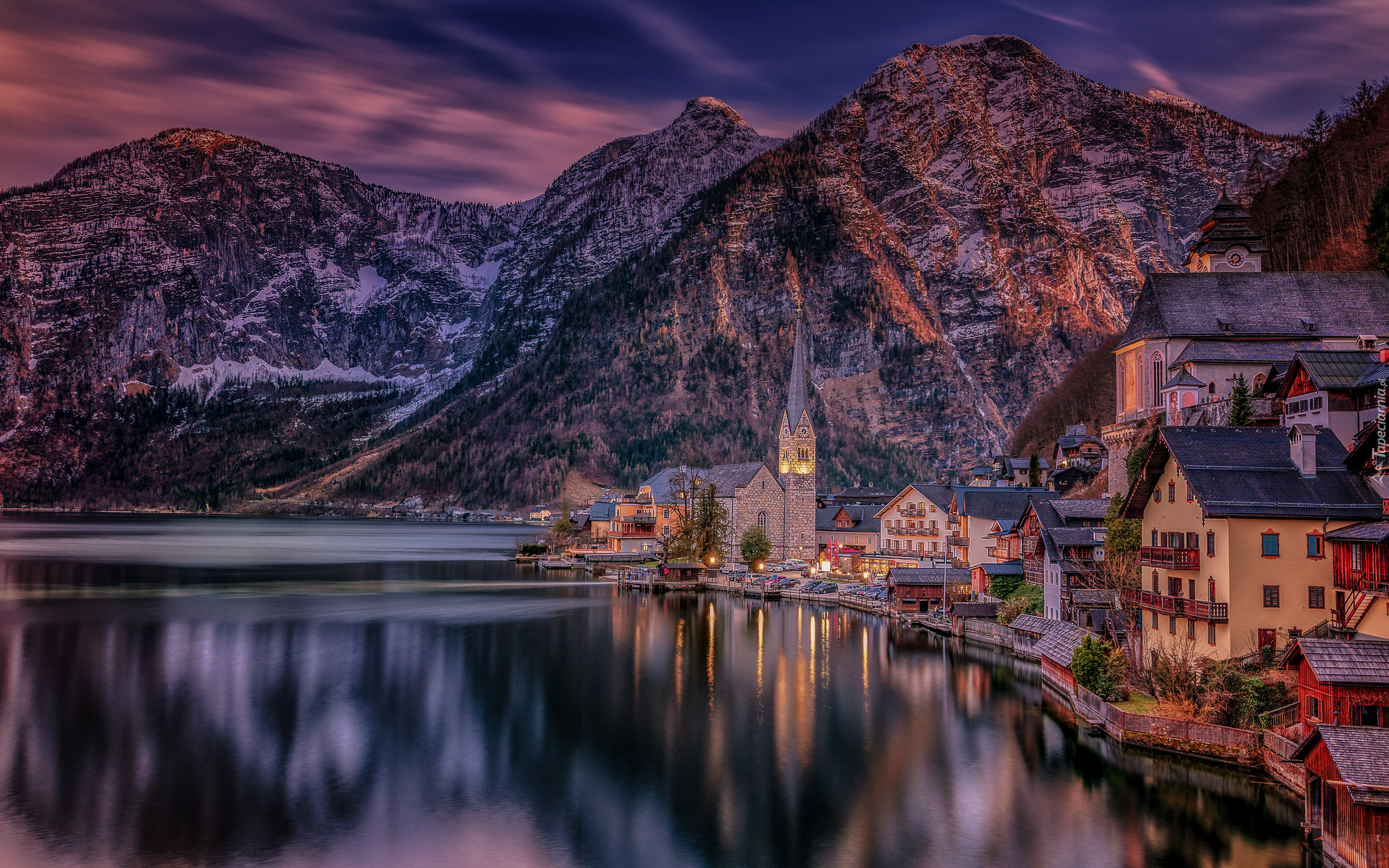 Austria, Hallstatt, Góry, Alpy Salzburskie, Jezioro Hallstattersee, Domy, Kościół, Poranek