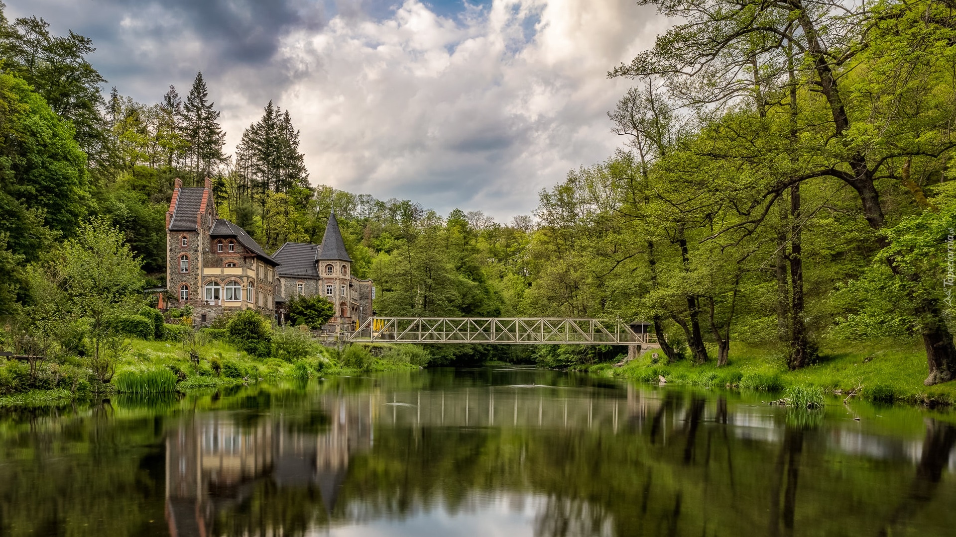 Hotel Bodeblick, Treseburg, Saksonia-Anhalt, Niemcy, Rzeka Bode, Most, Drzewa