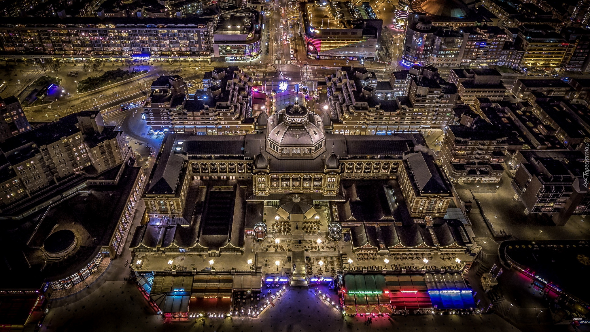 Noc, Z lotu ptaka, Hotel Kurhaus, Dzielnica Scheveningen, Haga, Holandia