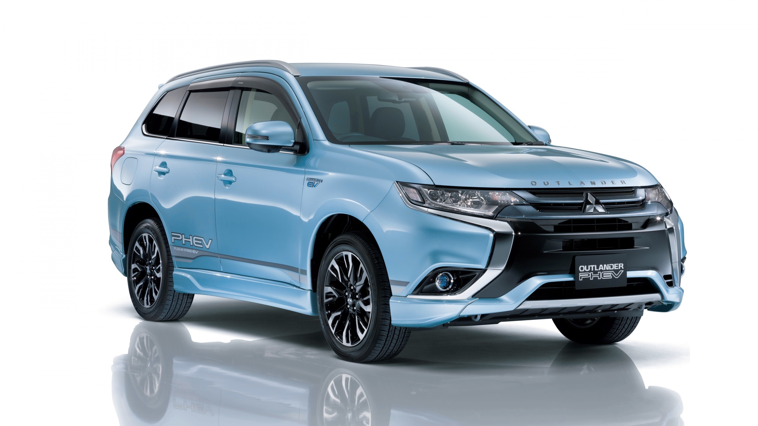 Mitsubishi Outlander PHEV, 2015