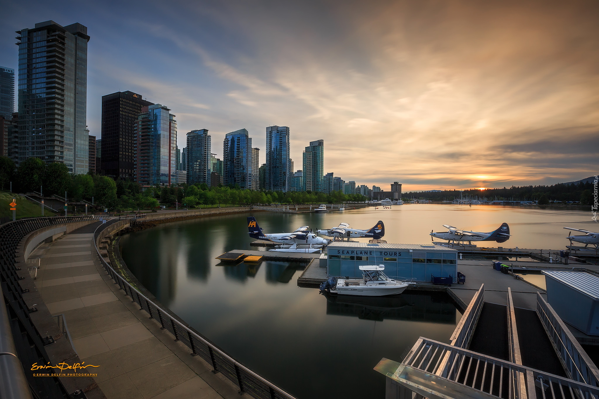 Zatoka, Przystań, Hydroplany, Wodnosamoloty, Wieżowce, Zachód słońca, Promenada, Coal Harbour, Vancouver, Kanada