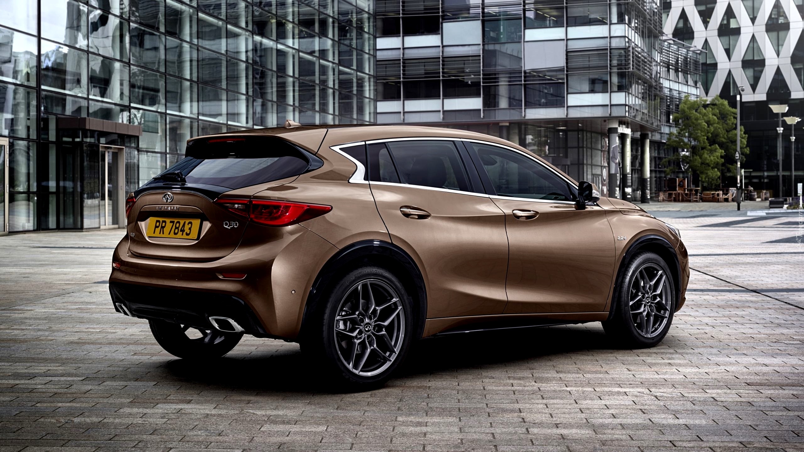 Infiniti Q30, 2016, Budynek