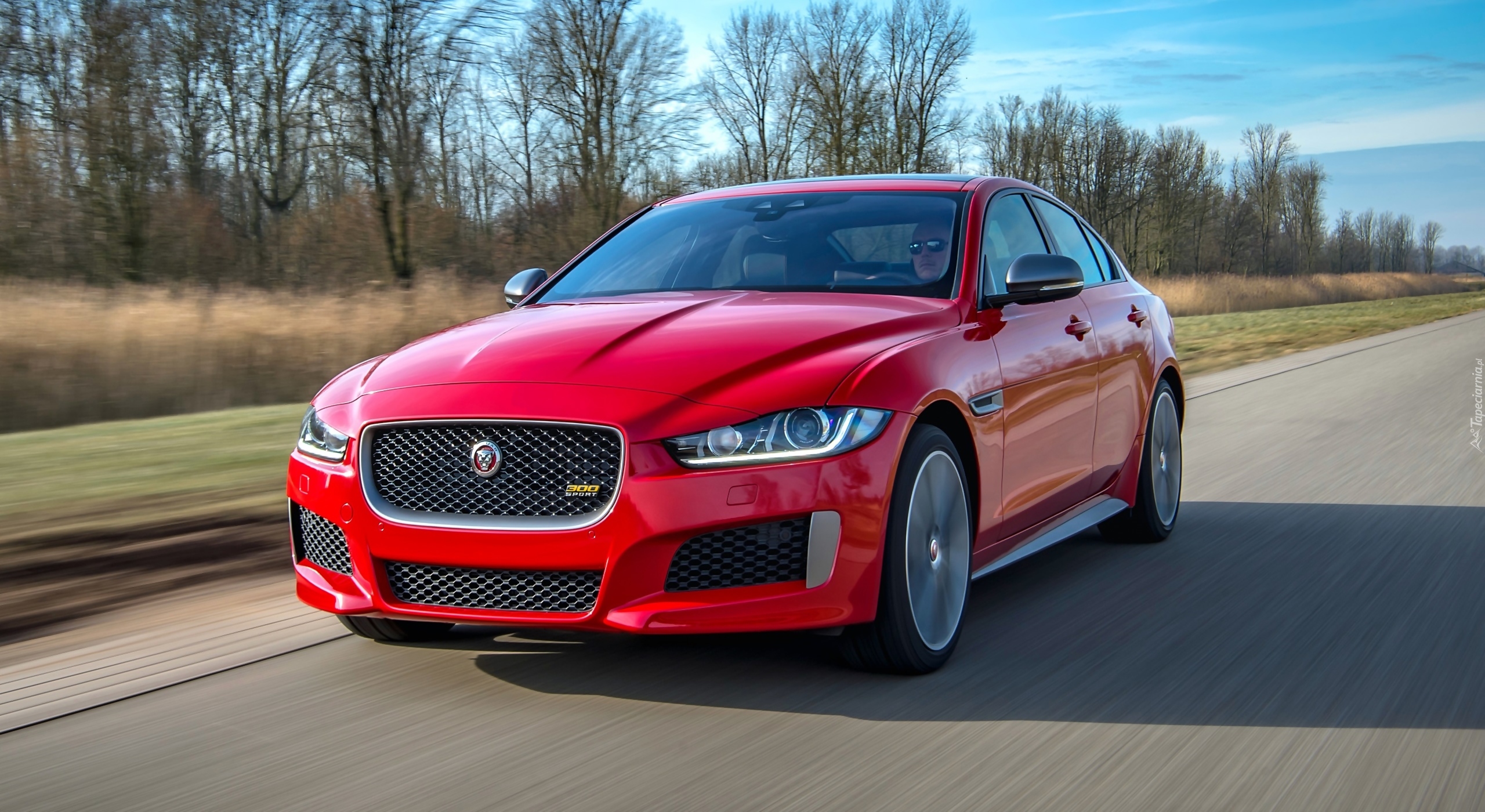 Jaguar XE 300 Sport, Droga