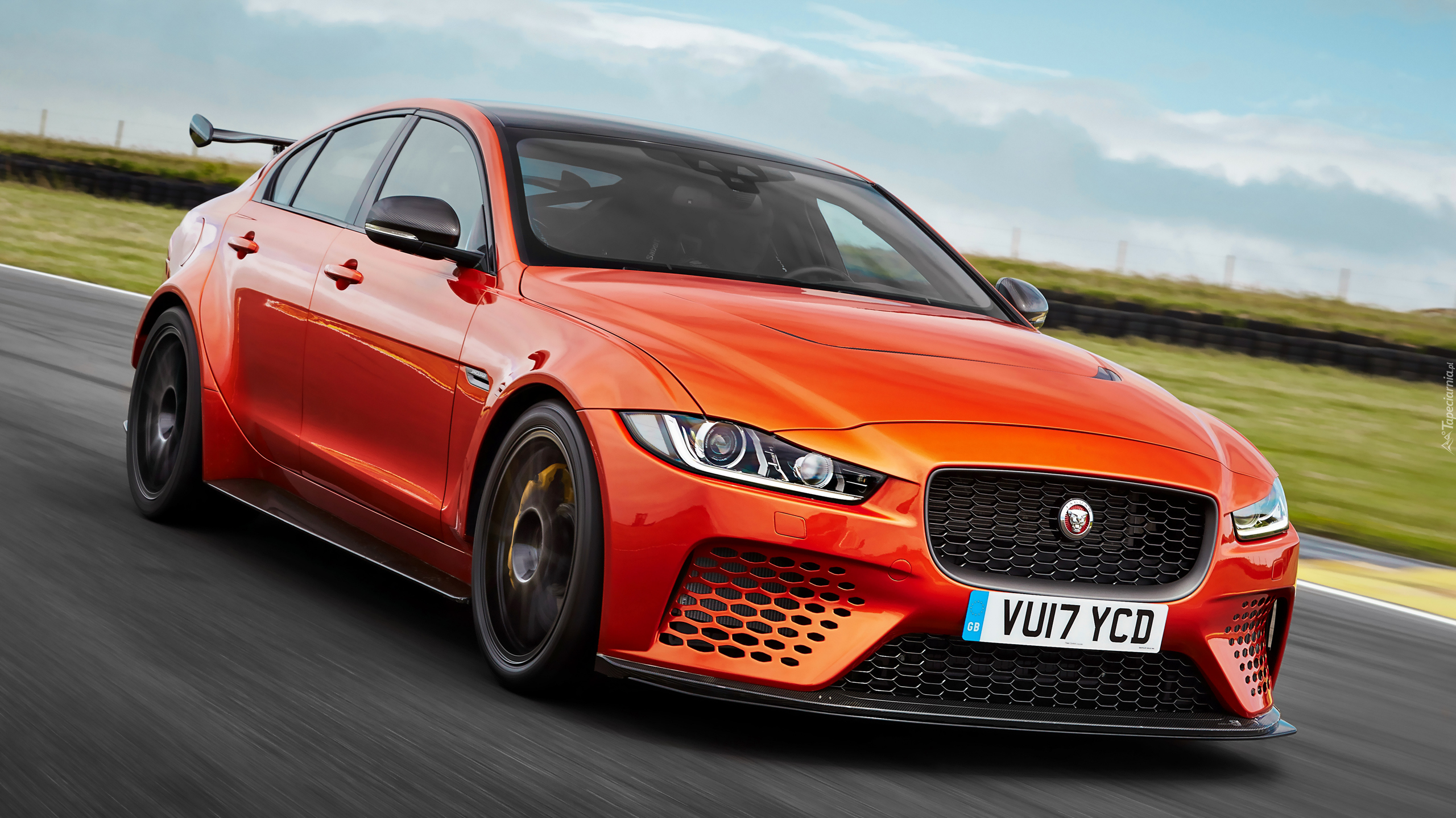 Pomarańczowy, Jaguar XE SV Project 8