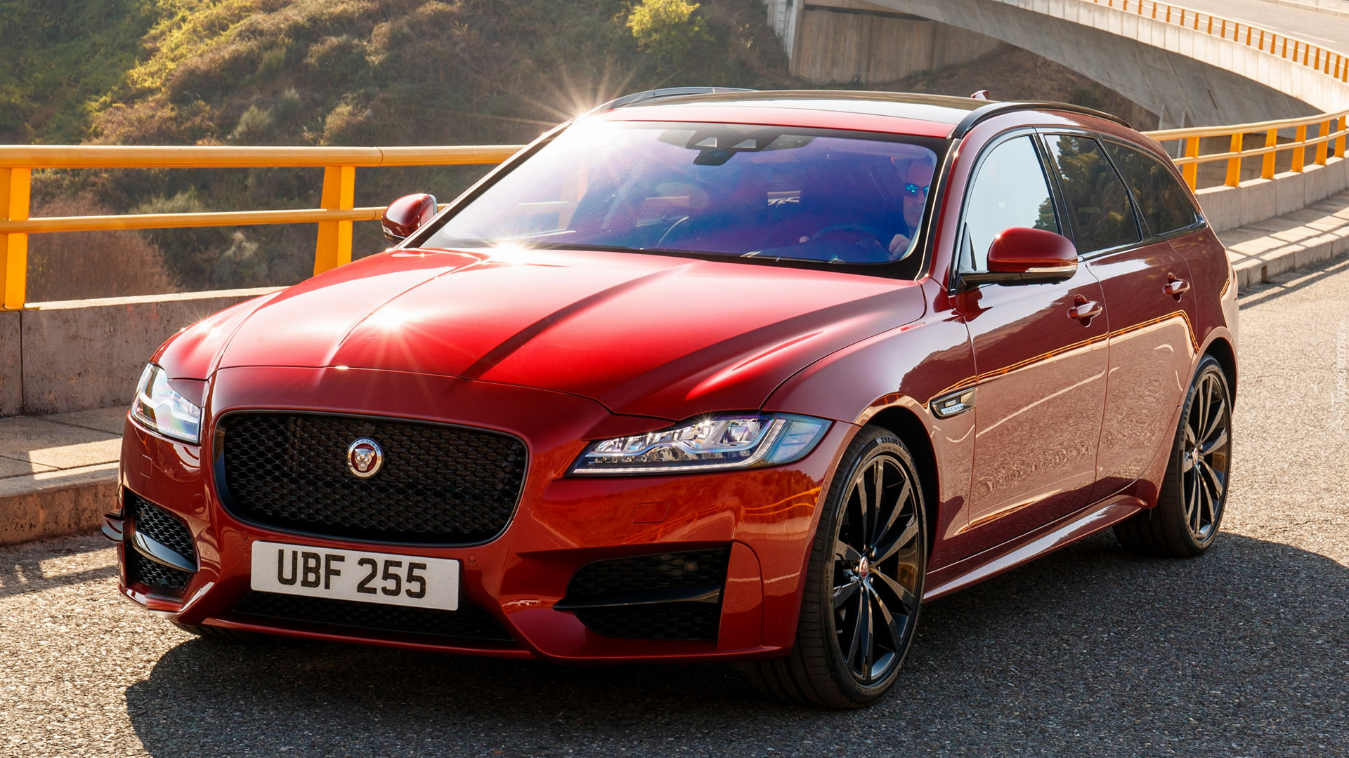 Czerwony, Jaguar XF Sportbrake