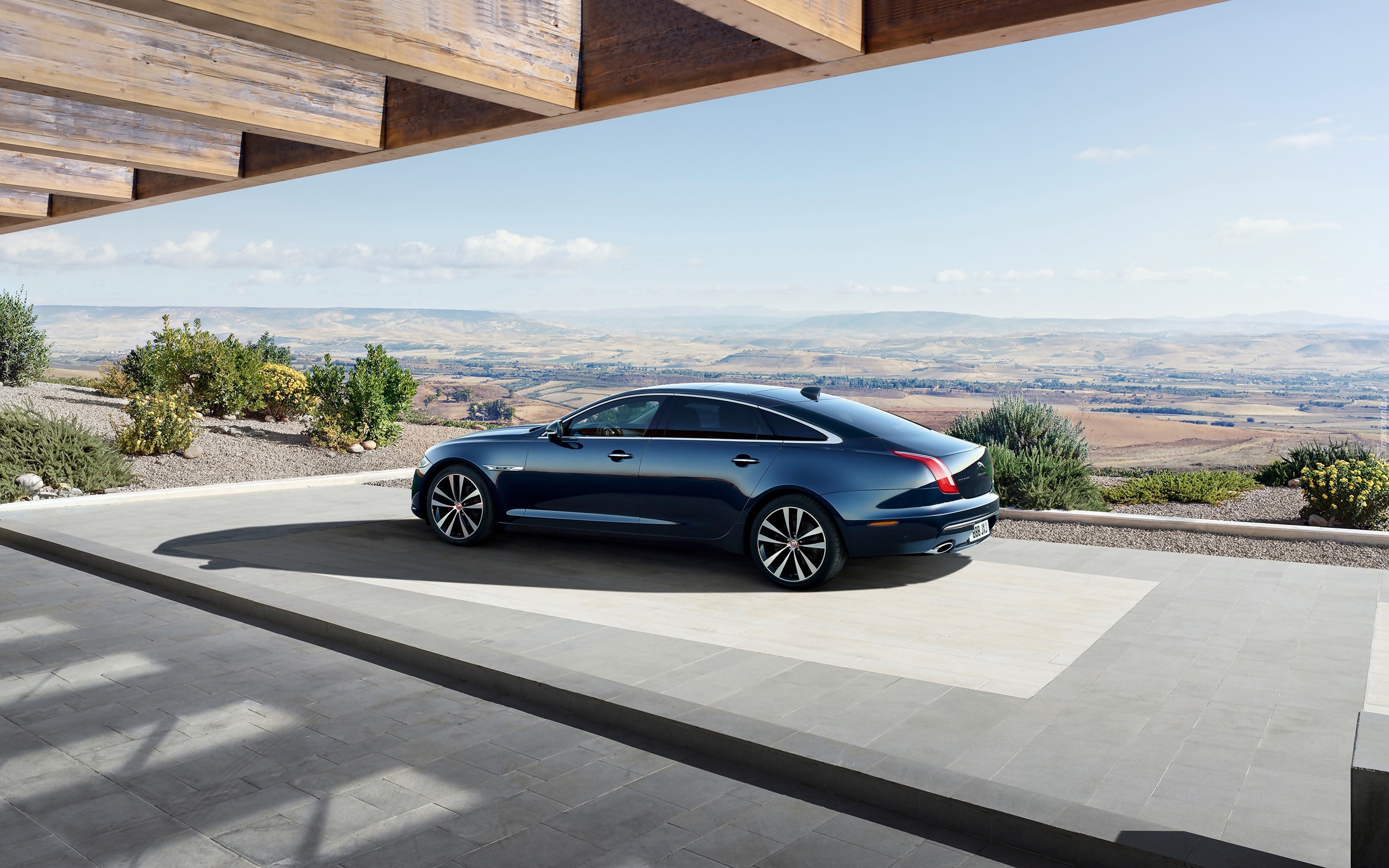 Jaguar XJ50, 2019, Taras