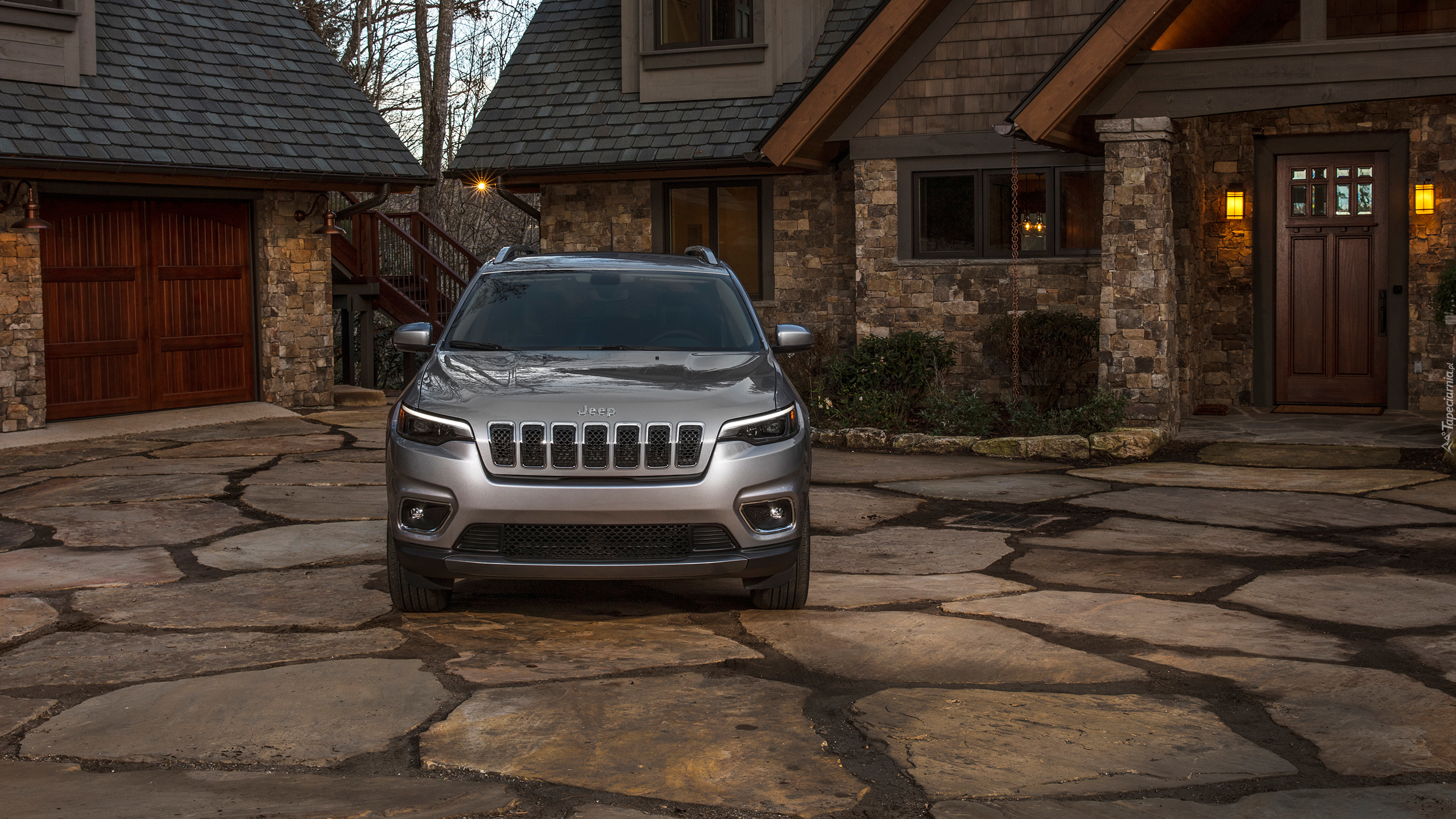 Jeep Cherokee Limited, Przód, Dom