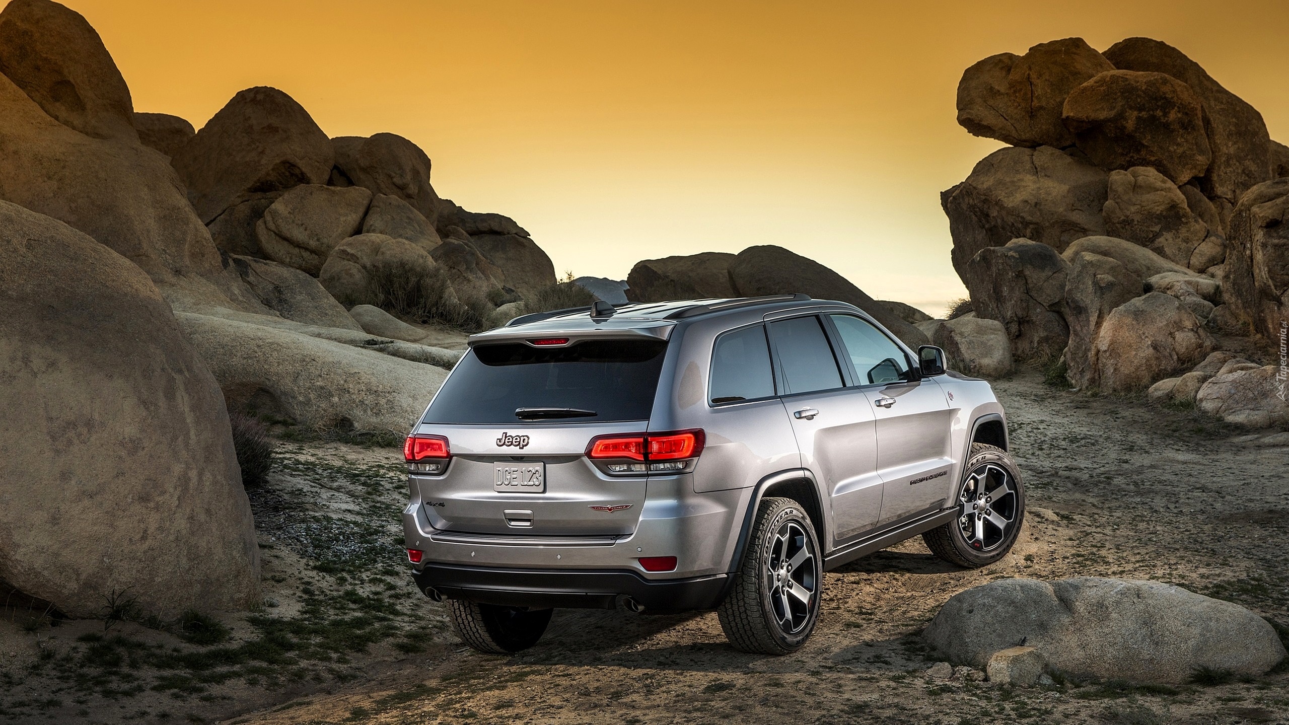 Jeep Grand Cherokee Trailhawk, 2017, Skały