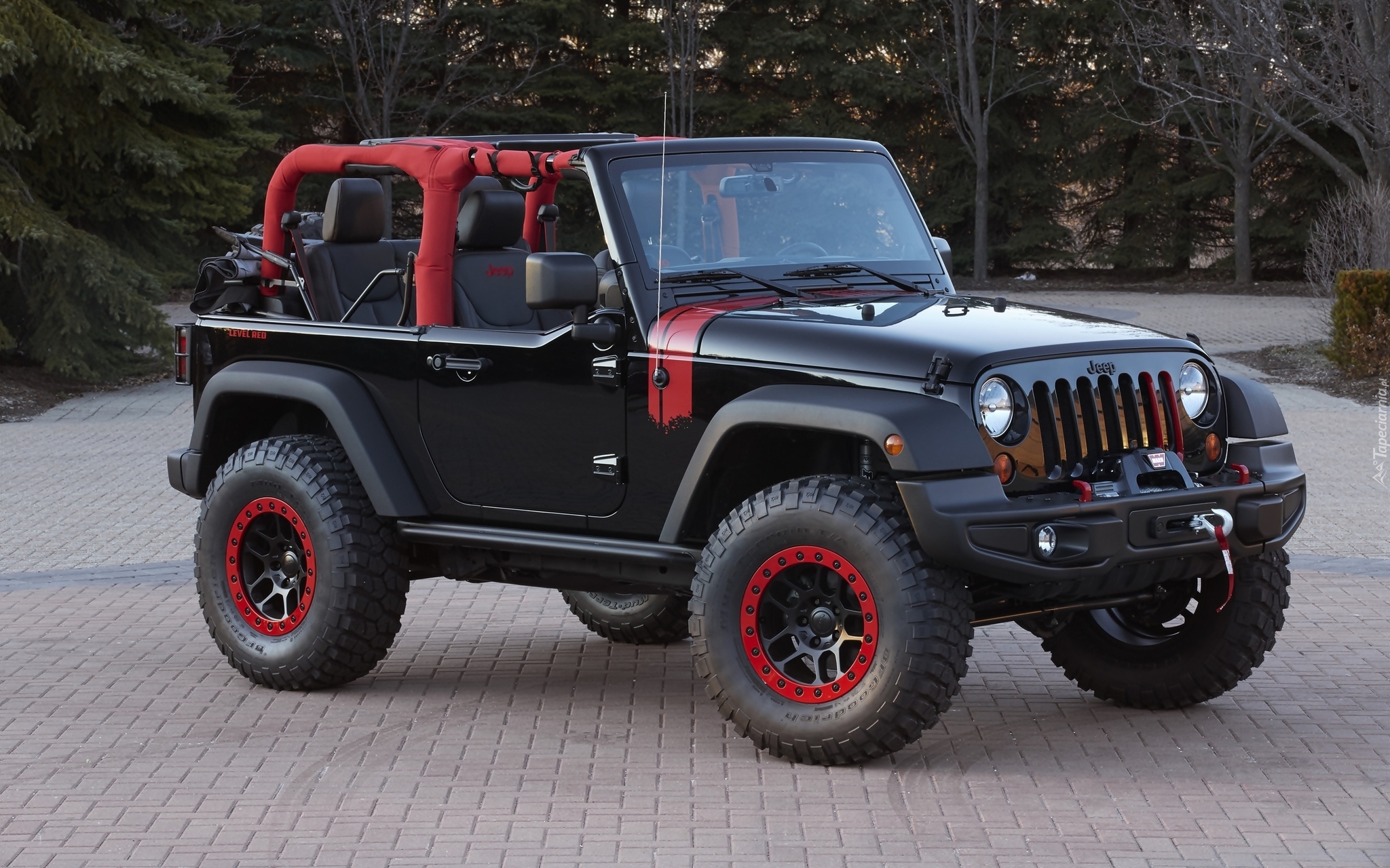 Jeep Wrangler Level Red