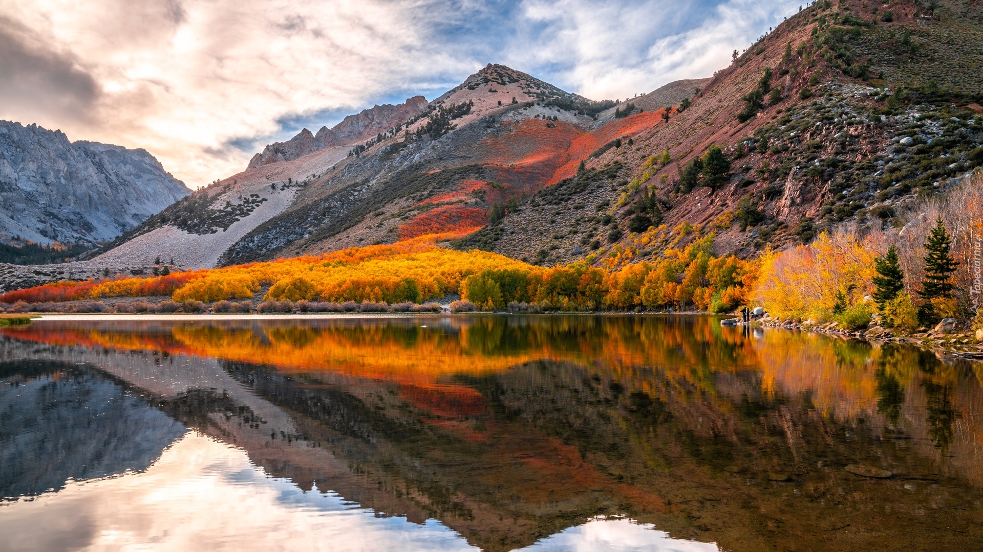 Stany Zjednoczone, Kalifornia, Eastern Sierra, Góry, Drzewa, Wschód słońca, Chmury, Jezioro, North Lake, Jesień