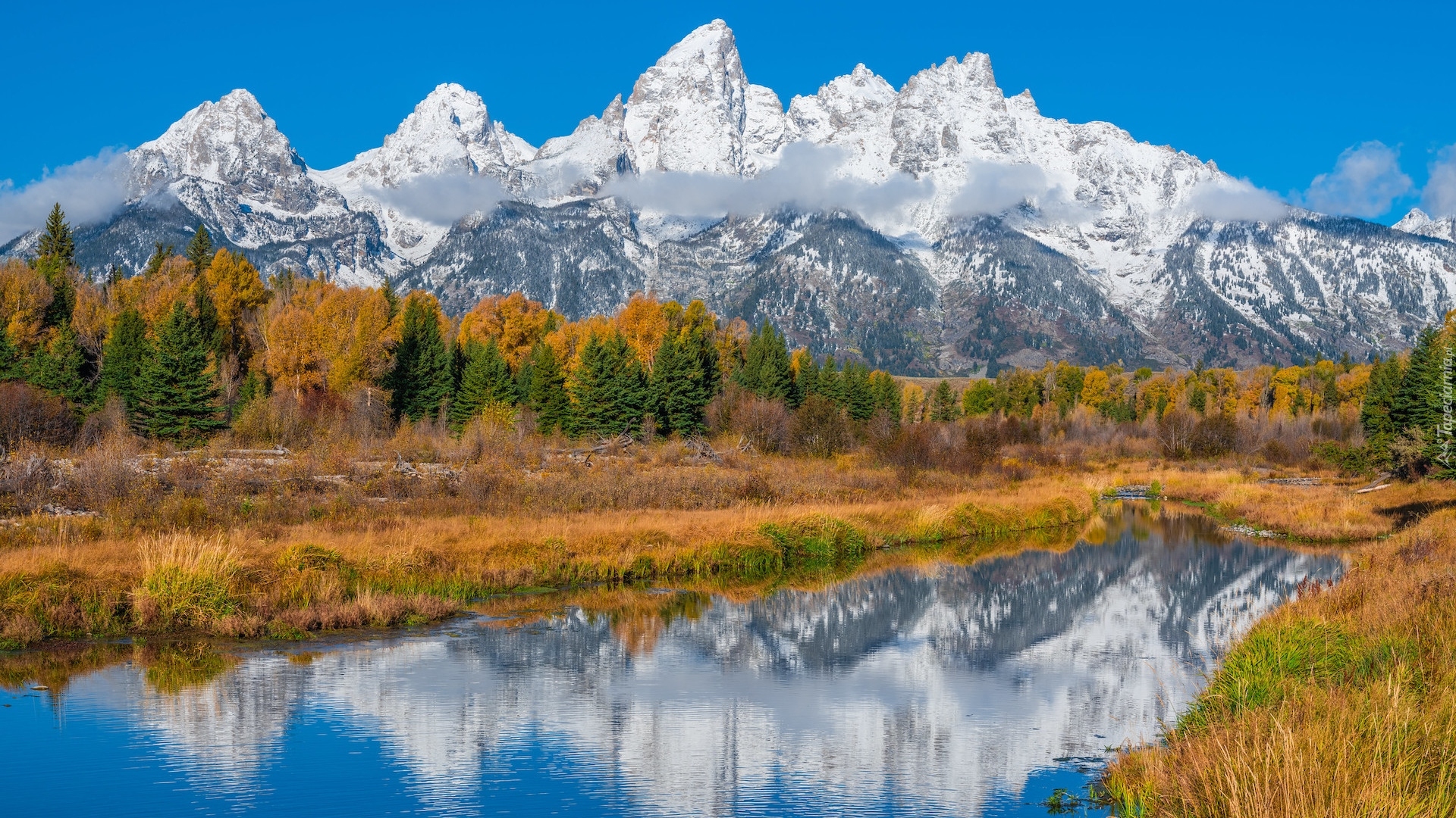 Jesień, Park Narodowy Grand Teton, Rzeka, Ośnieżone, Góry Teton Range, Drzewa, Mgła, Odbicie, Stan Wyoming, Stany Zjednoczone