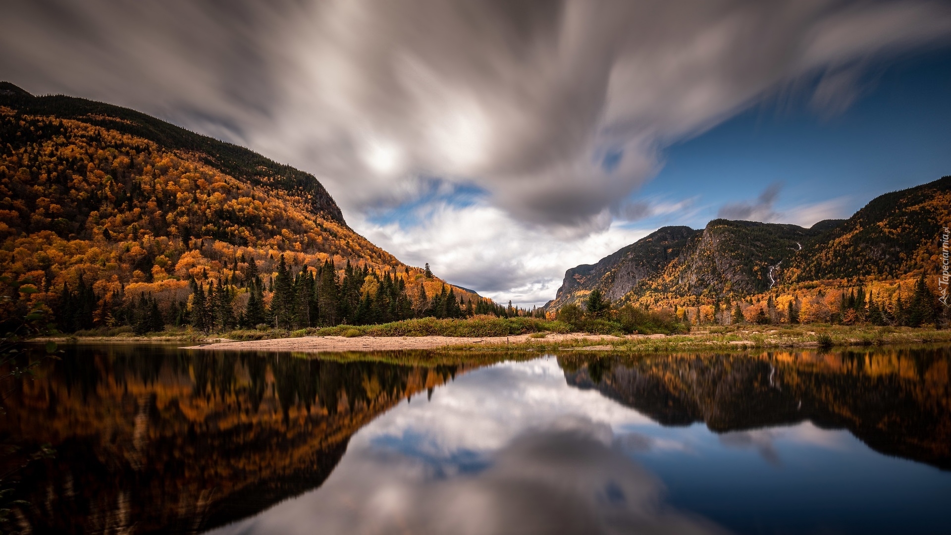 Jesień, Góry, Rzeka Malbaie, Drzewa, Odbicie, Chmury, Prowincja Quebec, Kanada