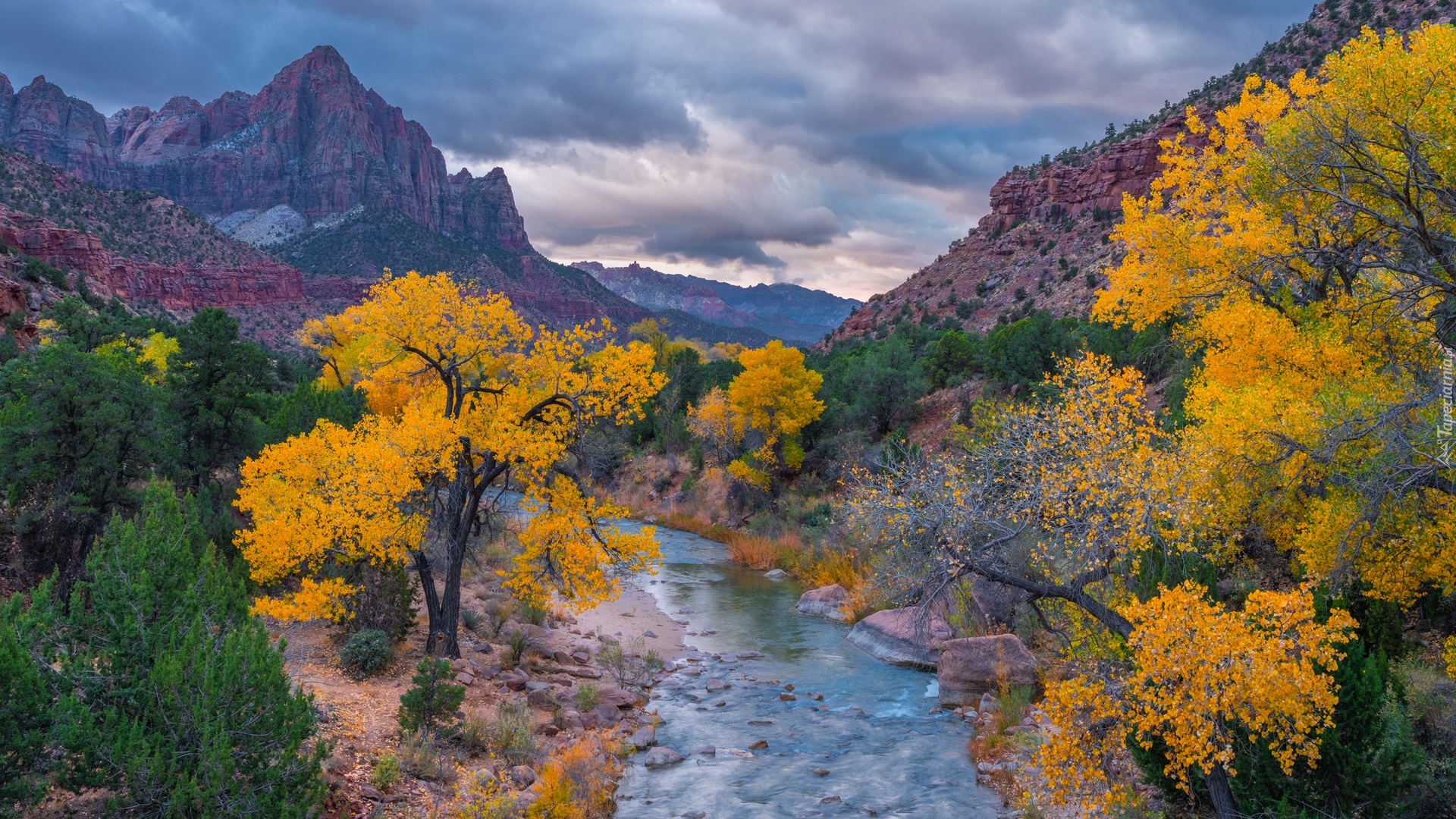 Park Narodowy Zion, Góry Watchman, Rzeka Virgin River, Kamienie, Drzewa, Jesień, Chmury, Stan Utah, Stany Zjednoczone