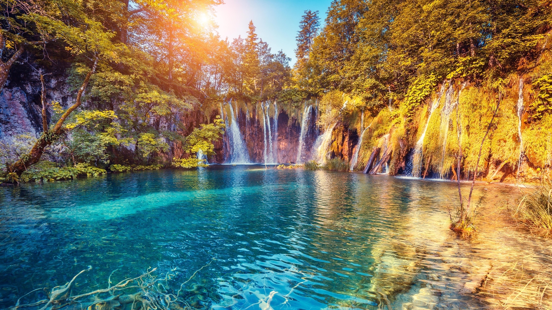 Chorwacja, Jezioro, Drzewa, Wodospady, Roślinność, Wschód słońca, Park Narodowy Jezior Plitwickich