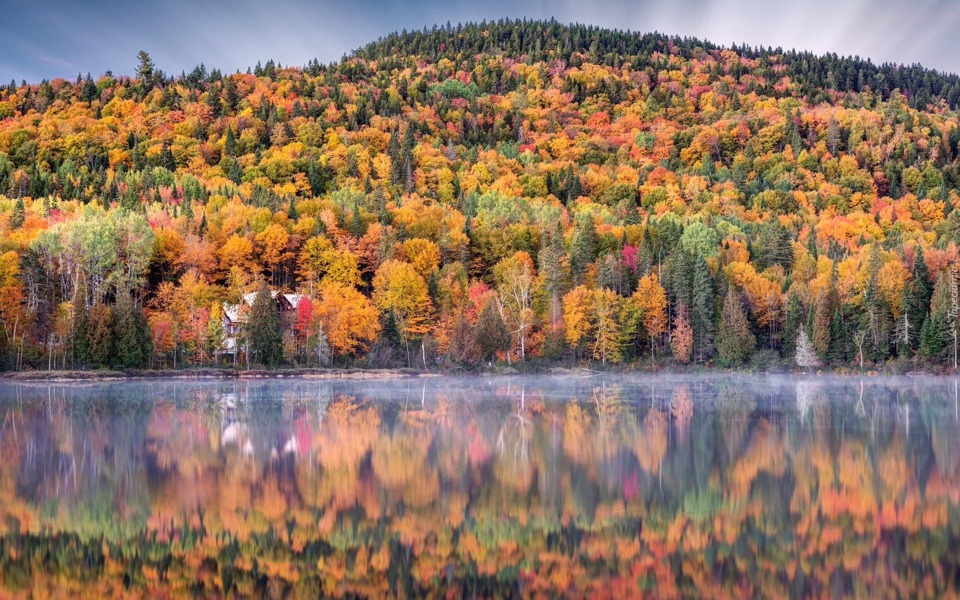 Park Narodowy La Mauricie, Las, Drzewa, Jesień, Jezioro, Mgła, Dom, Odbicie, Quebec, Kanada