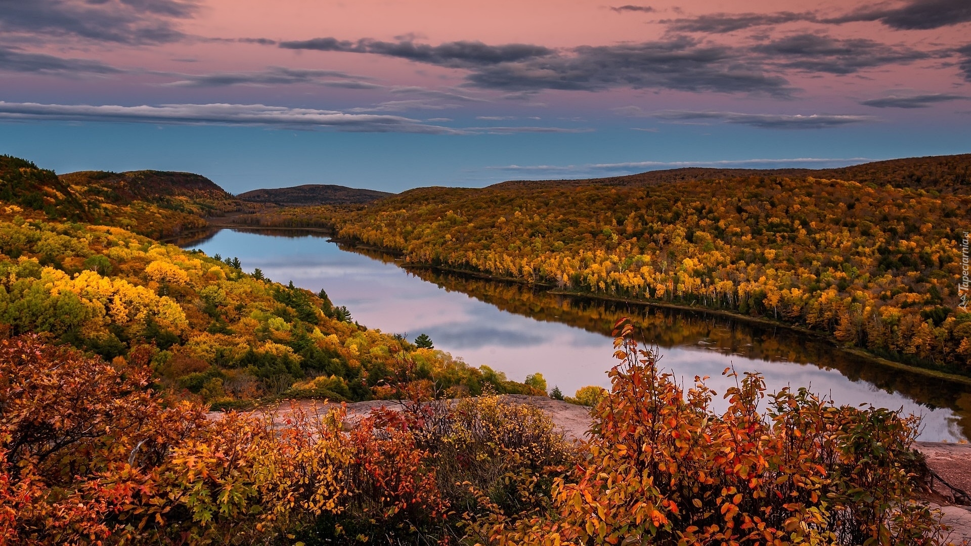 Jezioro, Lake of the Clouds, Góry, Porcupine Mountains, Promienie słońca, Jesień, Lasy, Michigan, Stany Zjednoczone