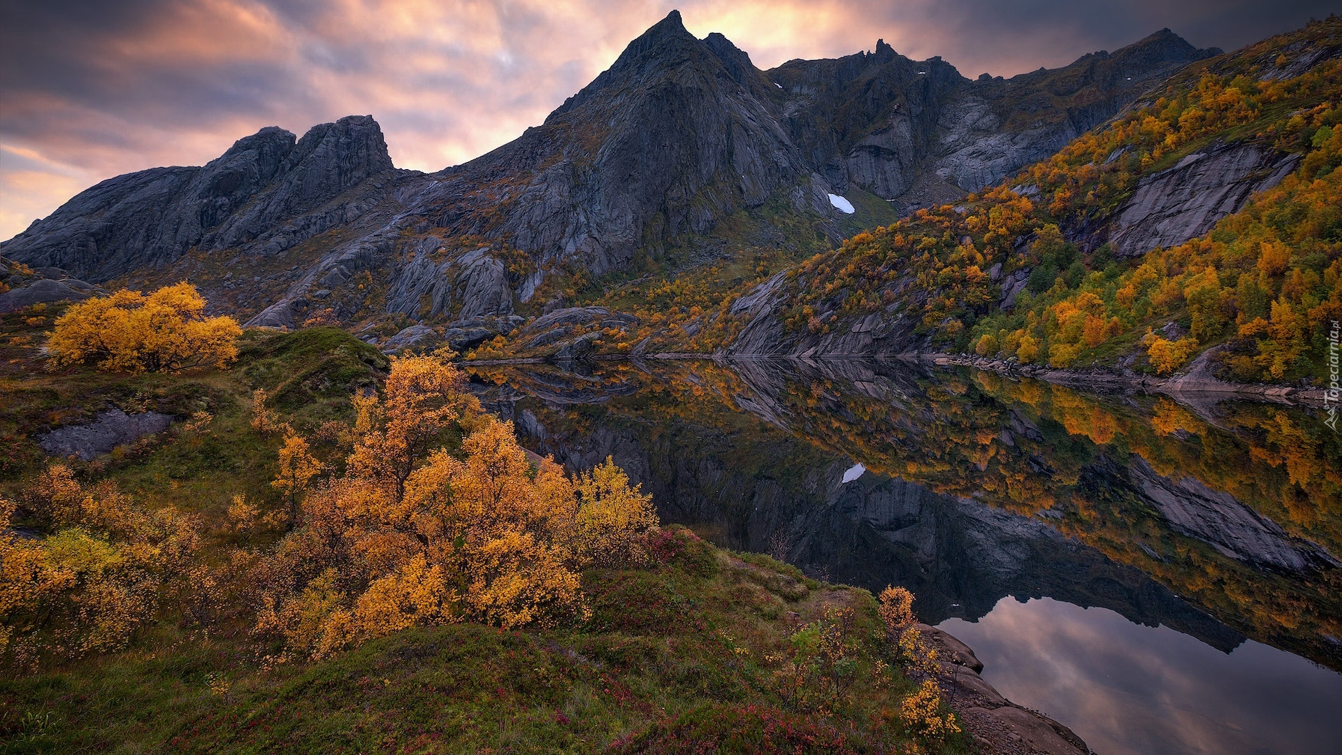Norwegia, Vestvagoy, Lofoty, Góry, Morze, Jesień, Roślinność, Odbicie