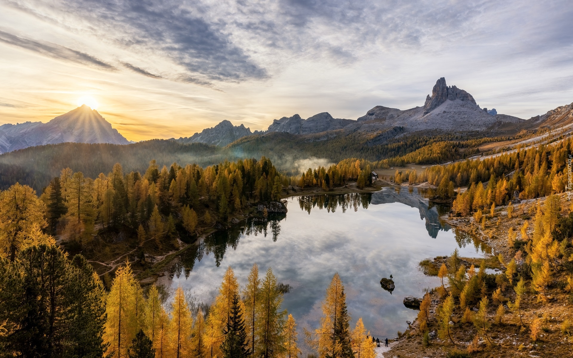 Jezioro, Federa Lake, Góry, Dolomity, Las, Drzewa, Jesień, Wschód słońca, Mgła, Prowinca Belluno, Włochy