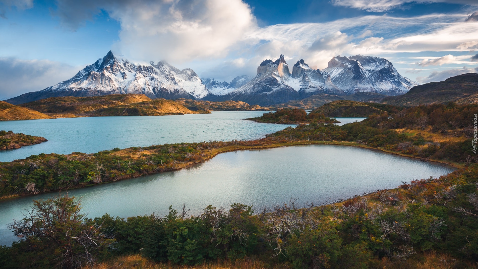 Jeziora, Góry, Cordillera del Paine, Chmury, Park Narodowy Torres del Paine, Patagonia, Chile