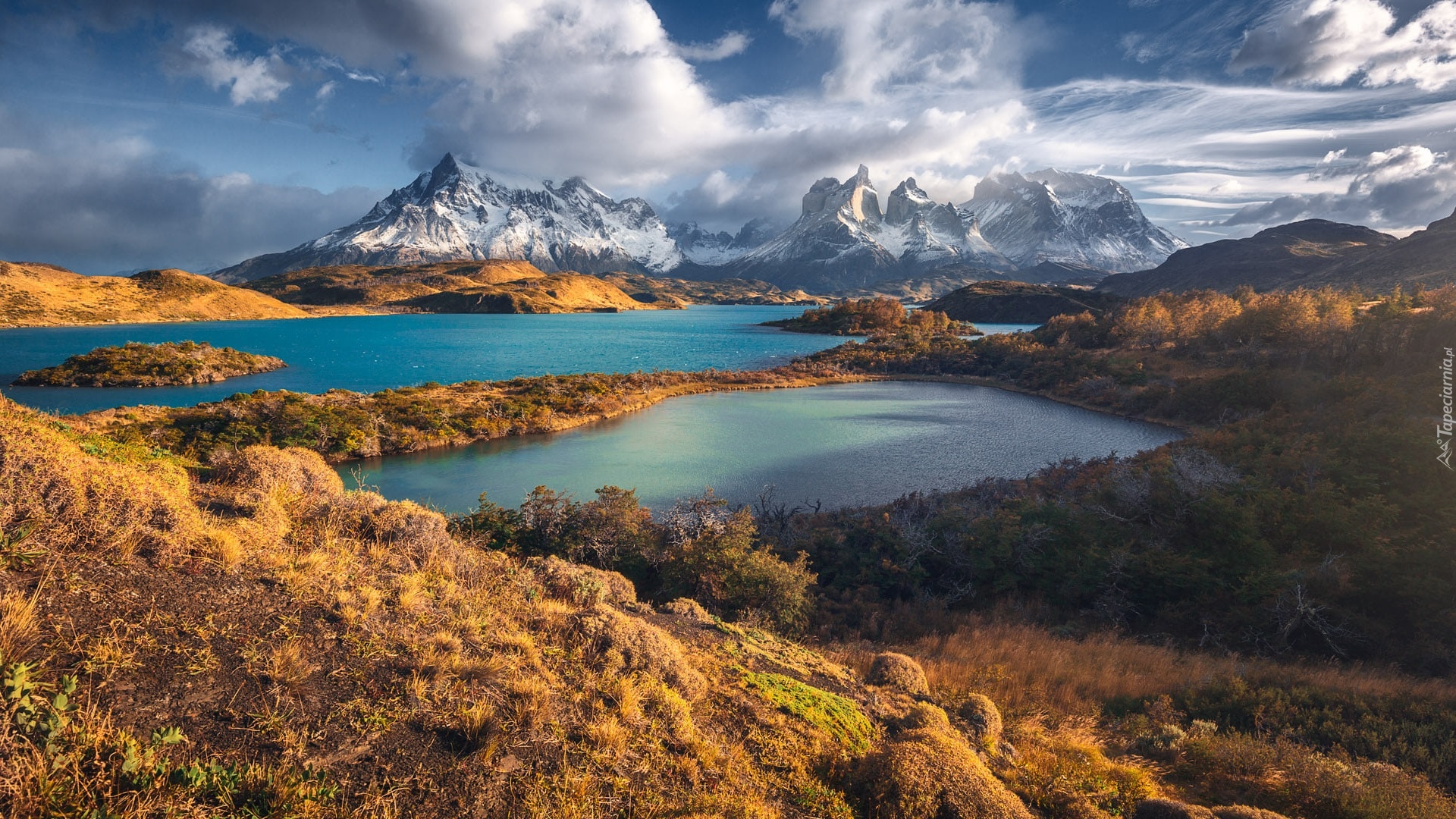 Góry, Cordillera del Paine, Chmury, Jeziora, Park Narodowy Torres del Paine, Patagonia, Chile